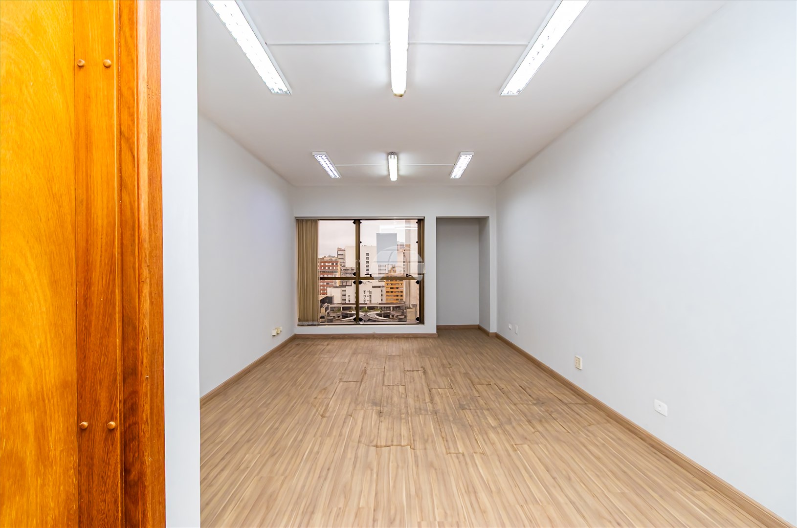 Sala/Conjunto Comercial à venda em Centro, Curitiba — Toyo Imóveis - Curitiba/PR