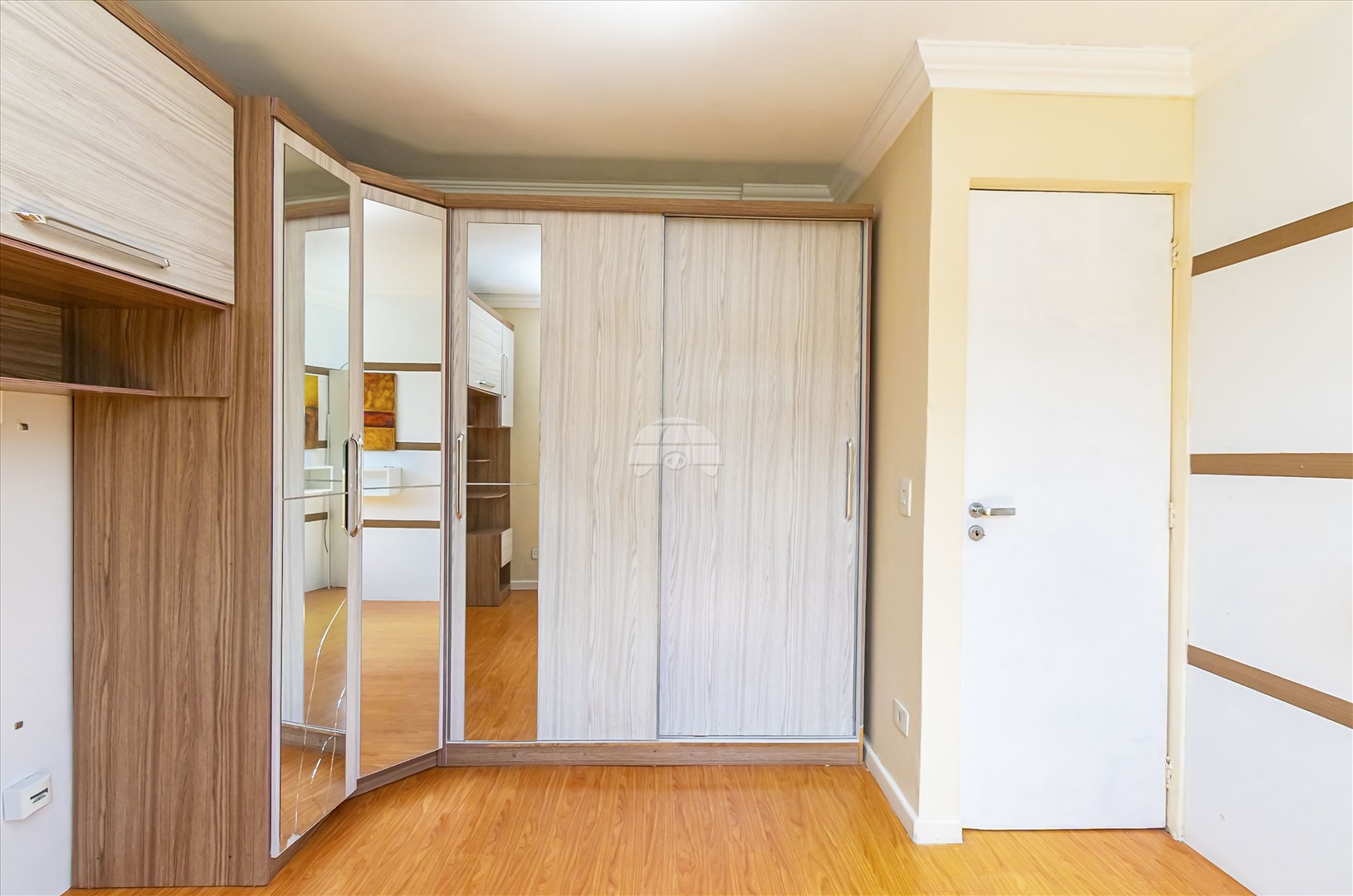 Apartamento à venda em Campo Comprido, Curitiba — UNA