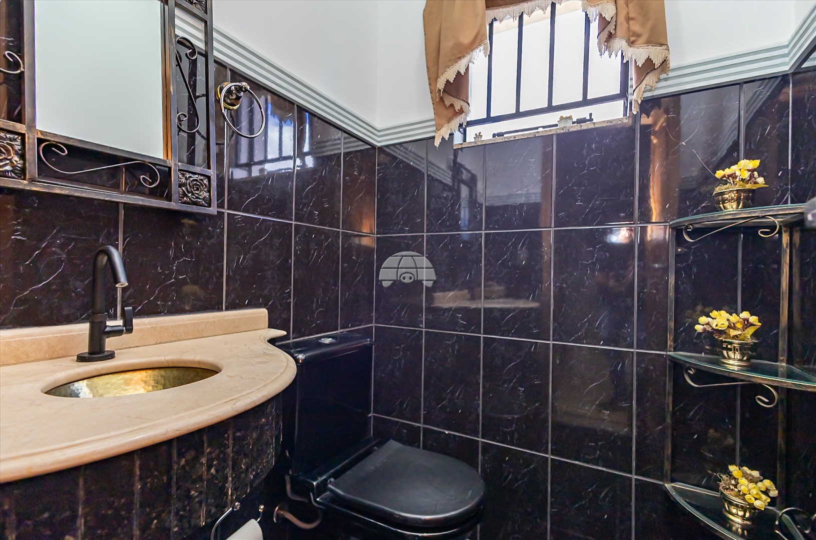 Triplex Residencial para Venda no Bairro Capão Raso ref. 222630 (8 / 10)
