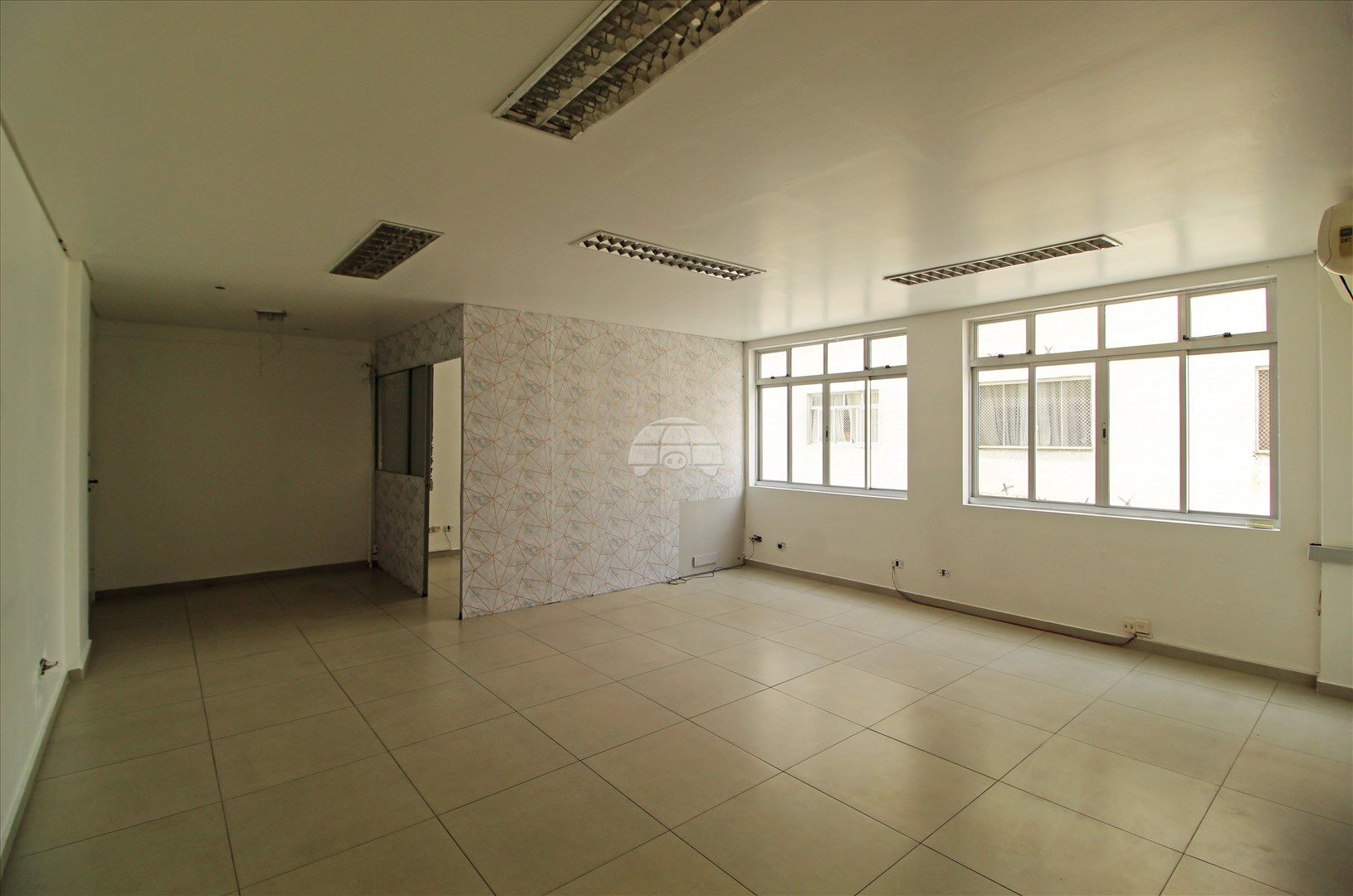 Sala/Conjunto Comercial para alugar em Centro, Curitiba — Portal Chave Fácil
