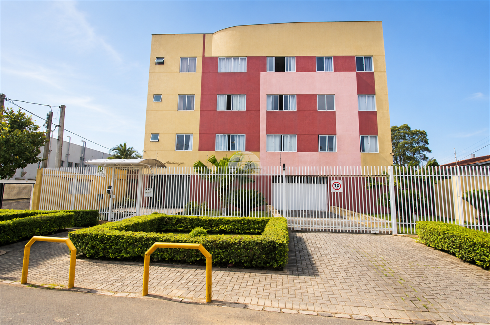 Apartamento Residencial para Locação no Bairro Capão Raso ref. 108489 (1 / 10)