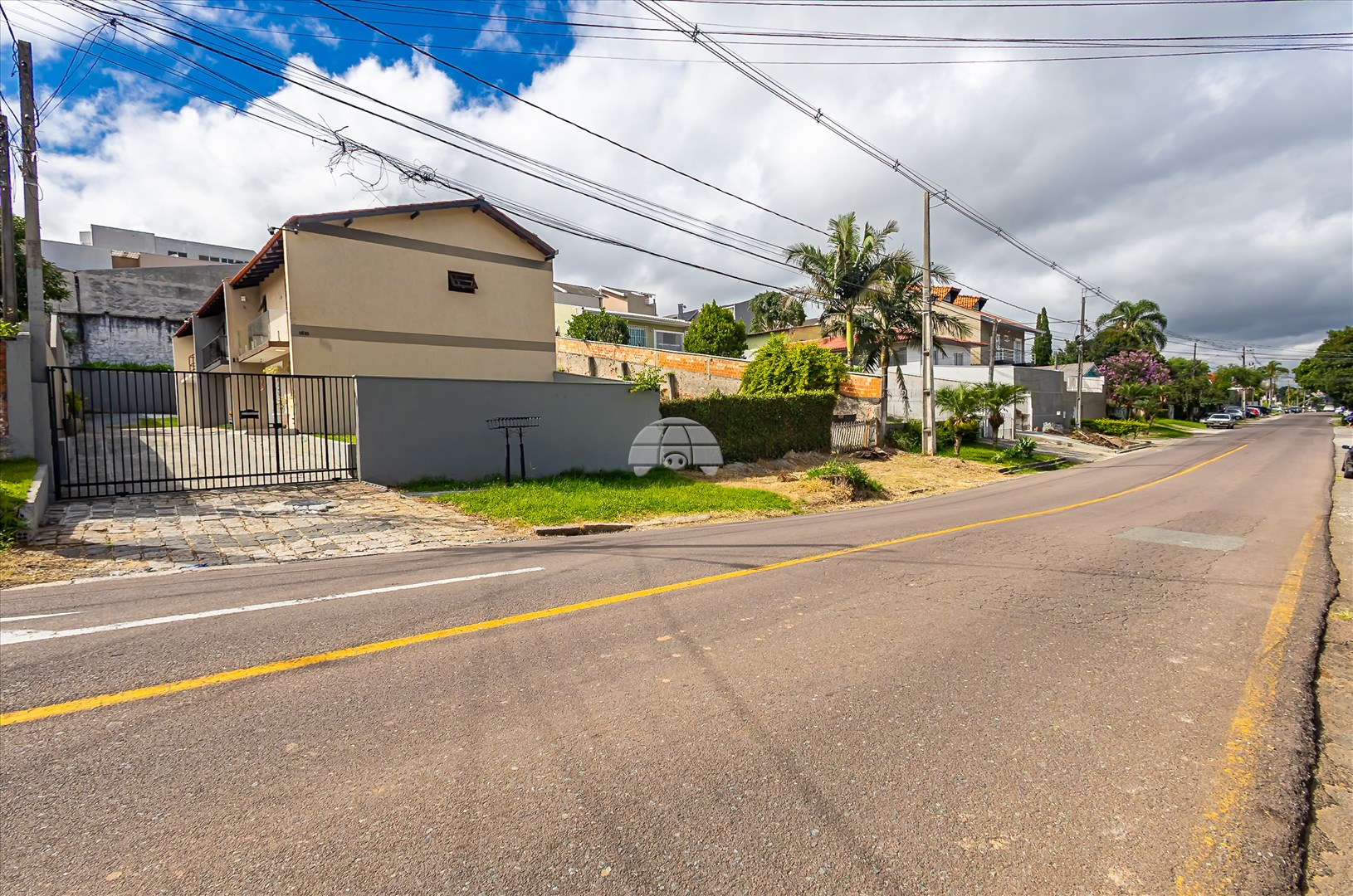 Casa à venda em Boa Vista, Curitiba — GOMES CONSULTOR IMOBILIARIO LTDA.