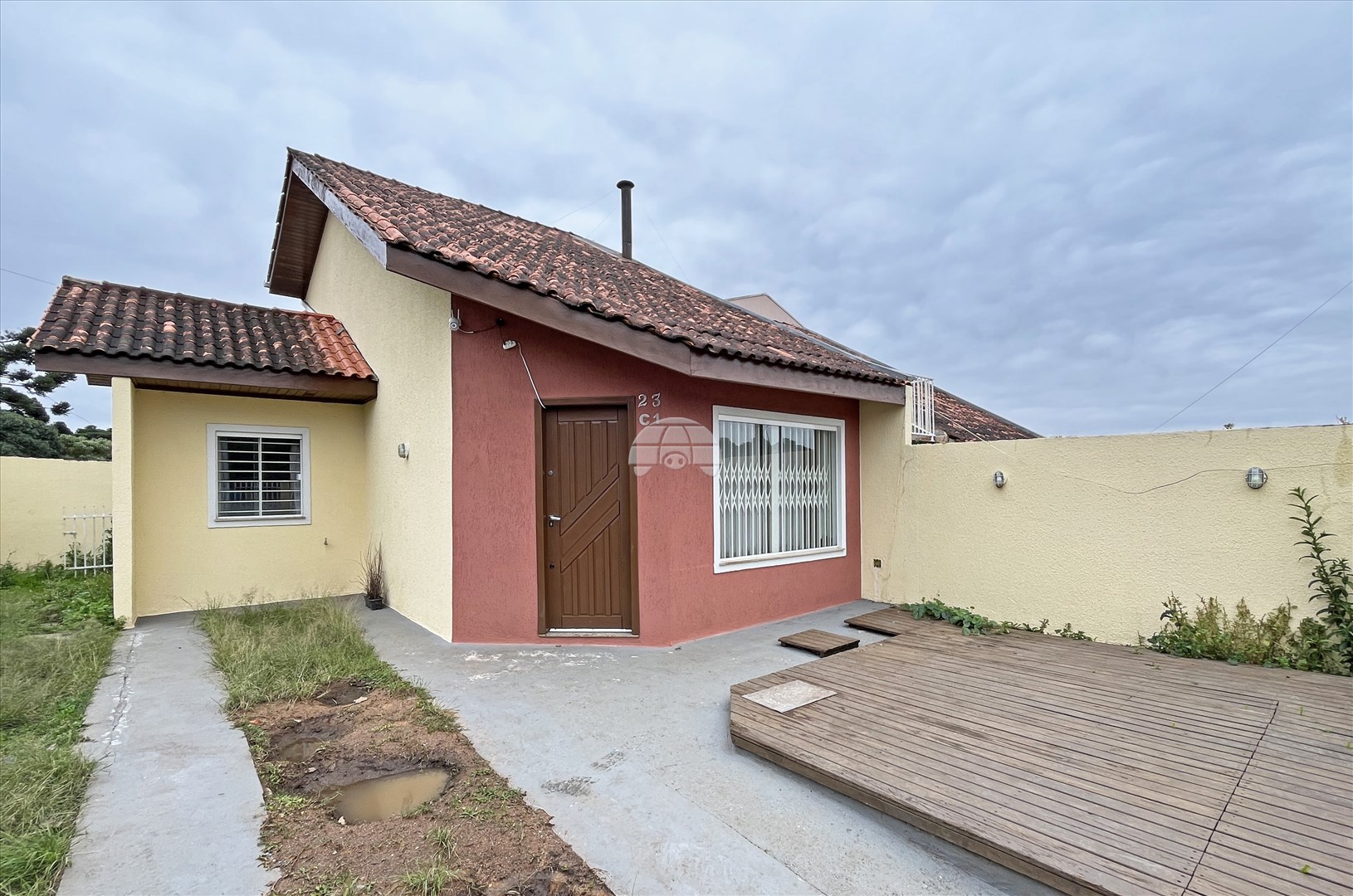 Casa para alugar em Cachoeira, Curitiba — Imobiliária Razão