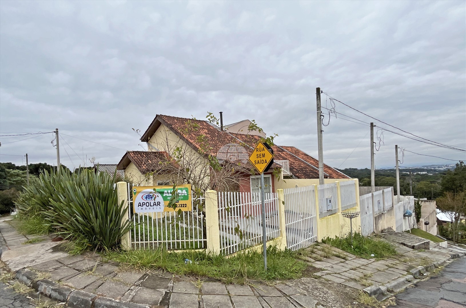 Casa para alugar em Cachoeira, Curitiba — Imobiliária Razão