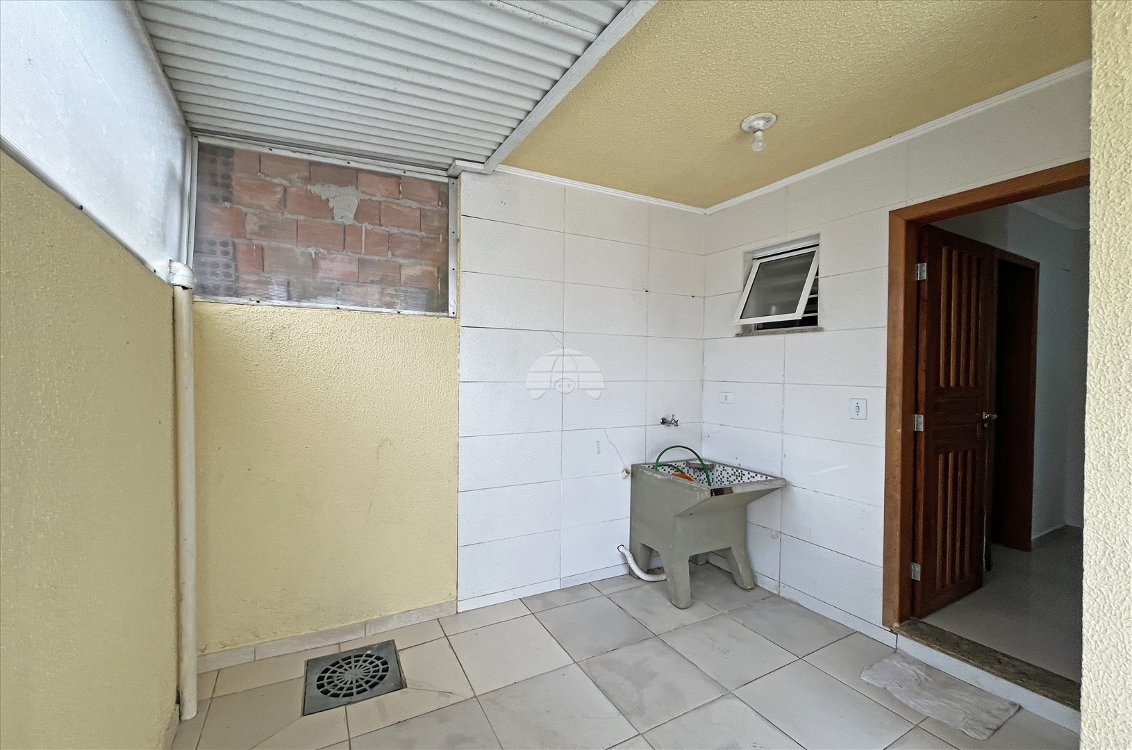 Casa para alugar em Cachoeira, Curitiba — Imobiliária Razão