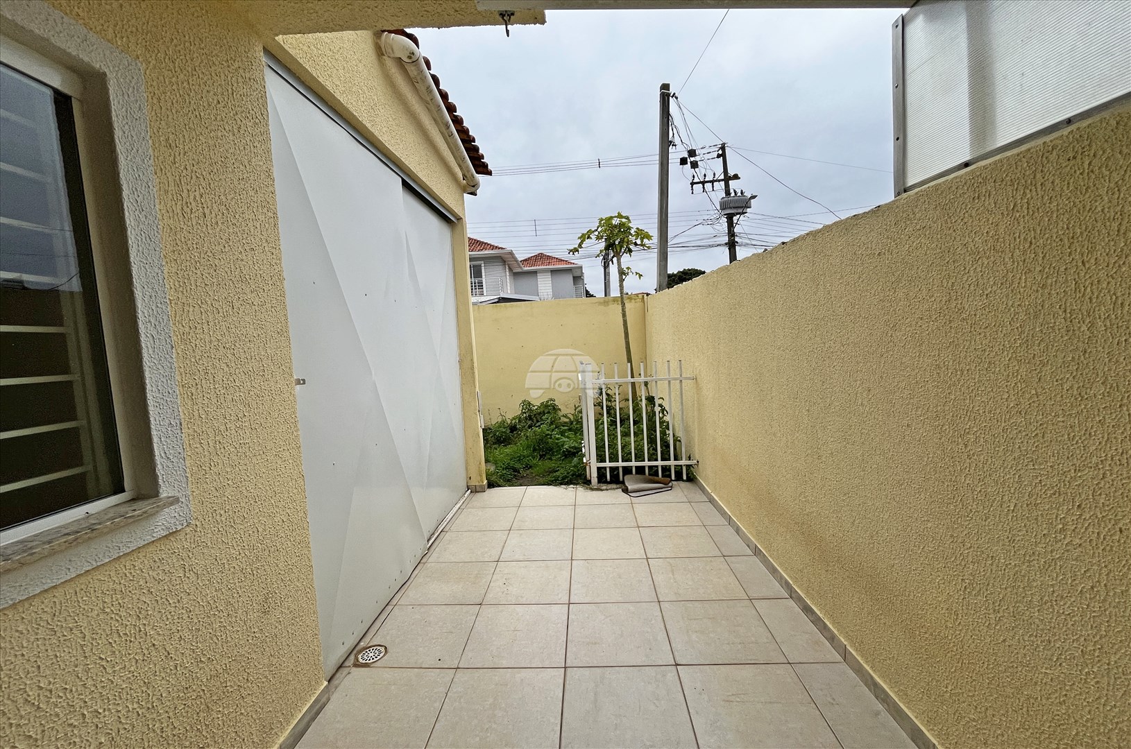 Casa para alugar em Cachoeira, Curitiba — Imobiliária Razão