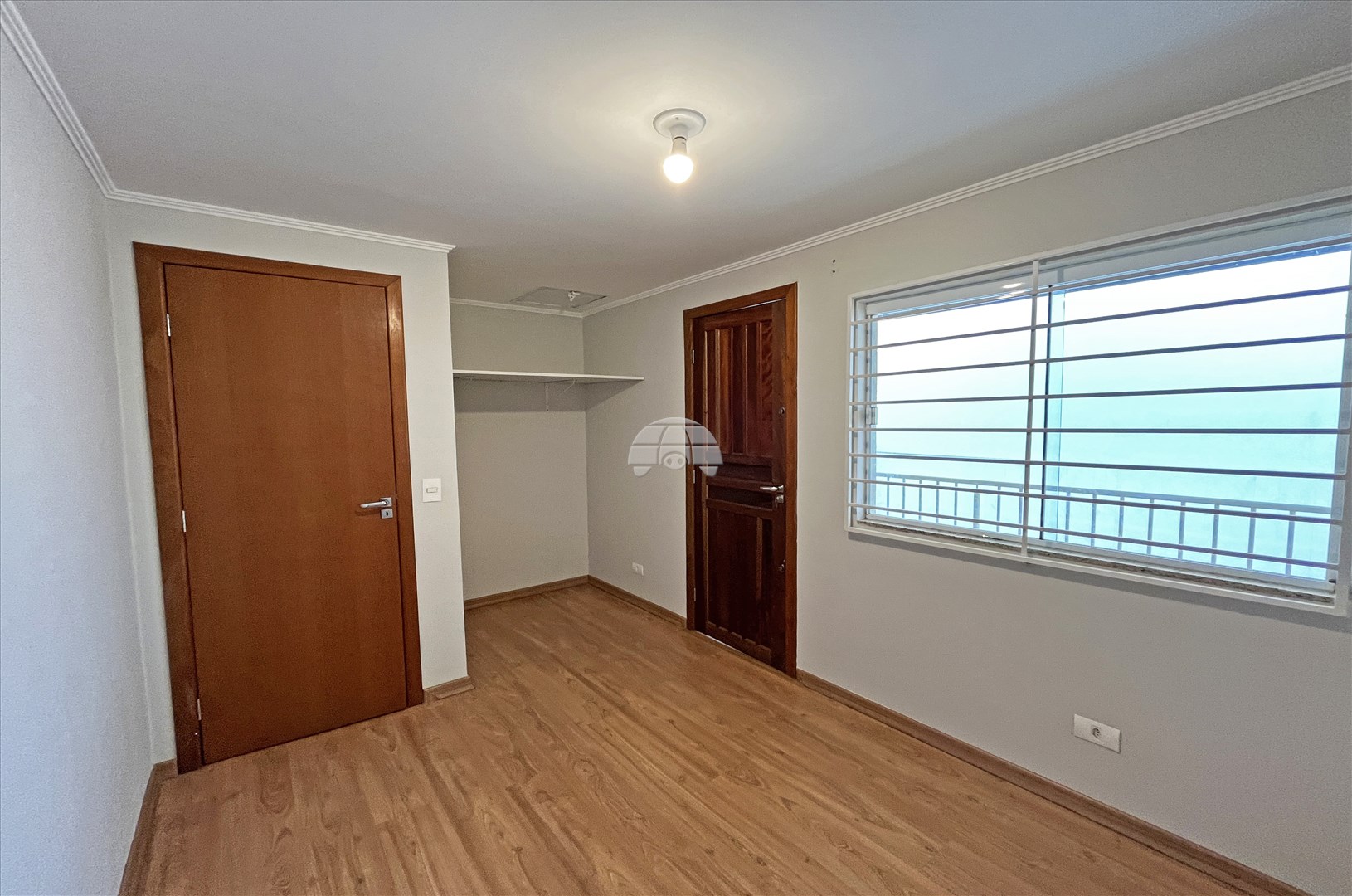 Casa para alugar em Cachoeira, Curitiba — Imobiliária Razão