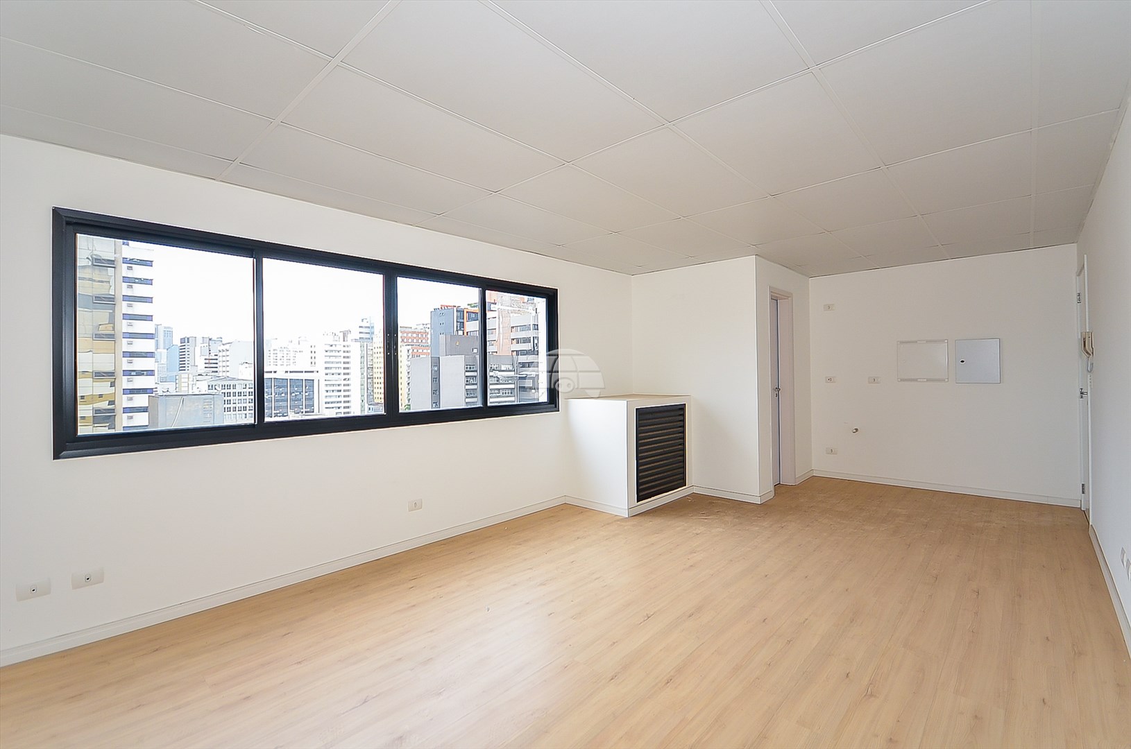 Sala/Conjunto Comercial à venda em Centro, Curitiba — TESTE 12342