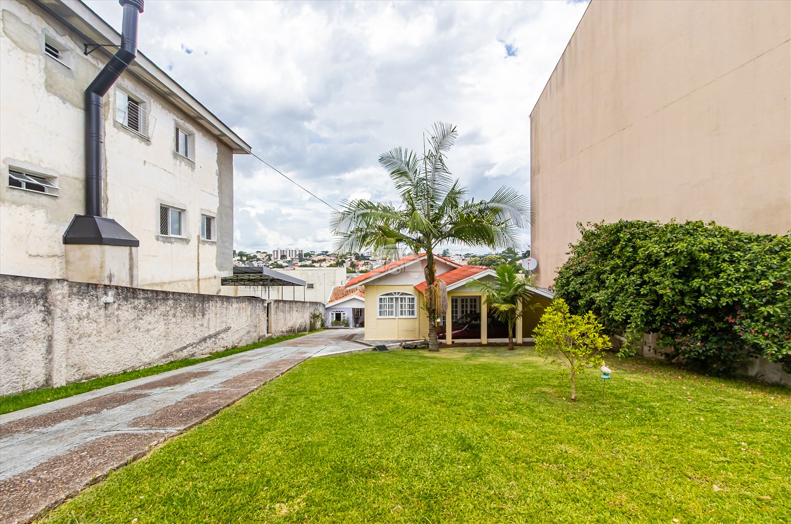 Terreno à venda em Lindóia, Curitiba — Imobiliária Cilar