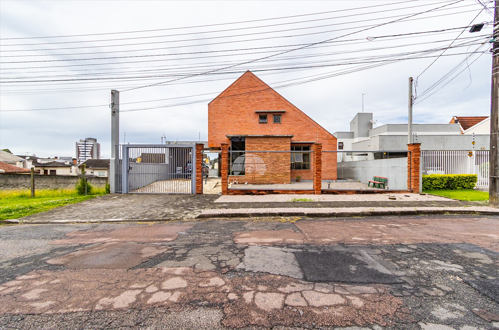 Sobrado à venda em Tarumã, Curitiba — Portal Chave Fácil