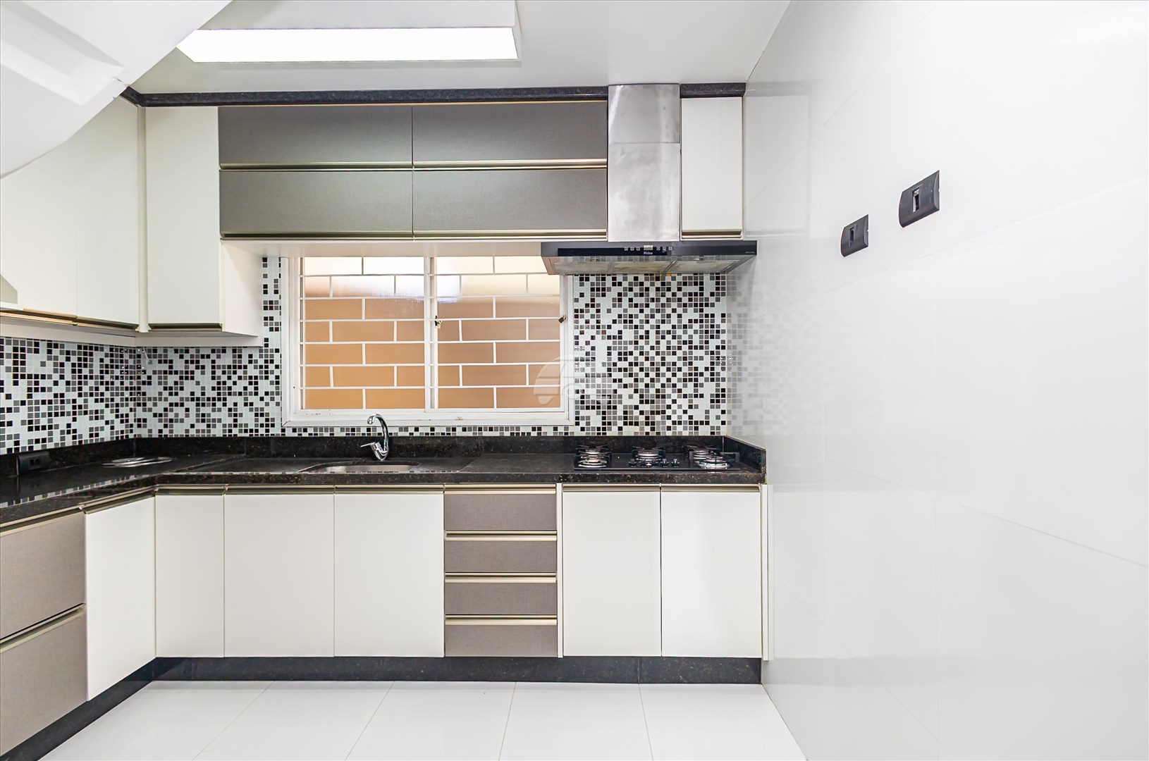 Casa à venda em Boa Vista, Curitiba — GOMES CONSULTOR IMOBILIARIO LTDA.