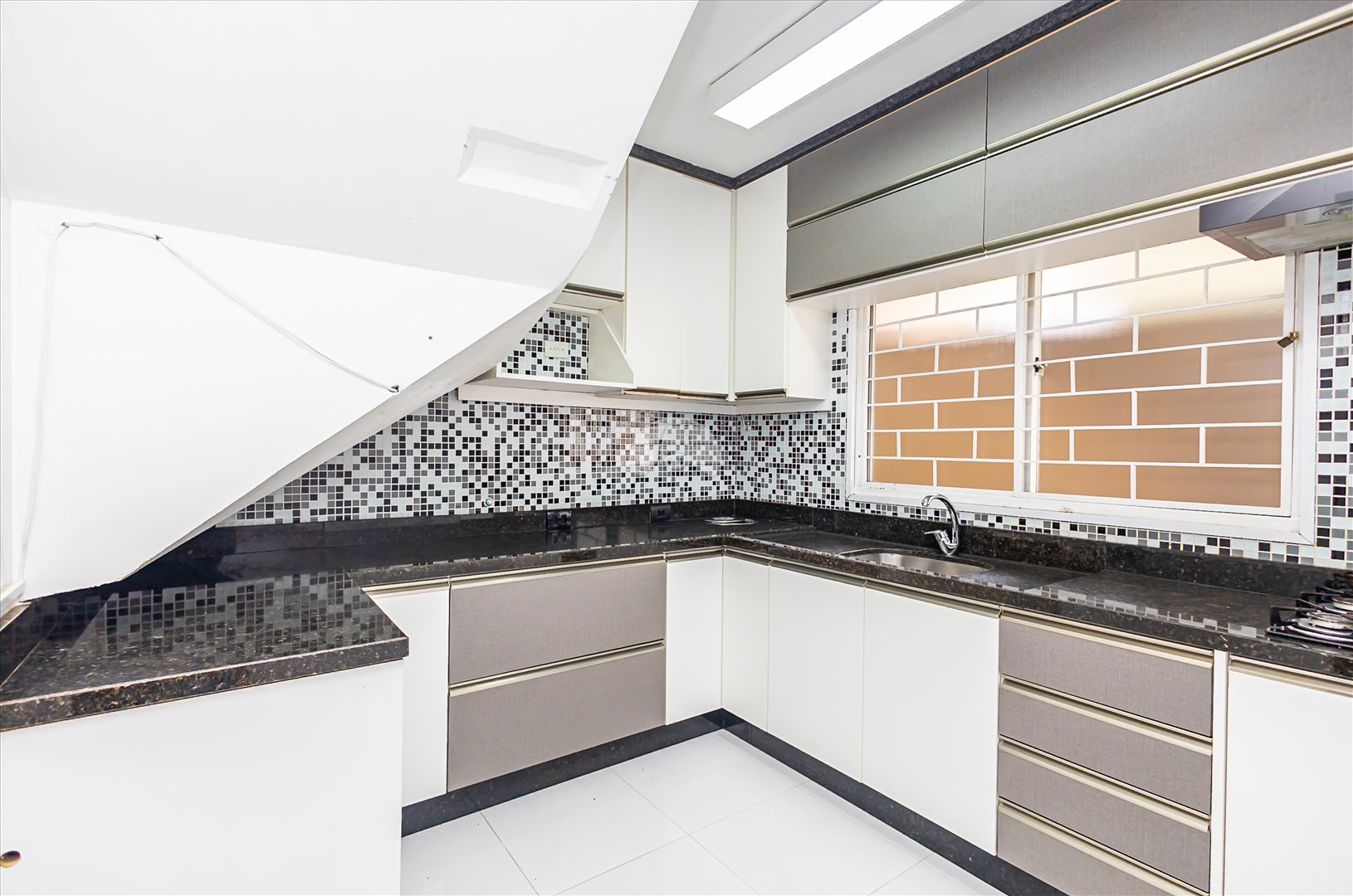 Casa à venda em Boa Vista, Curitiba — GOMES CONSULTOR IMOBILIARIO LTDA.