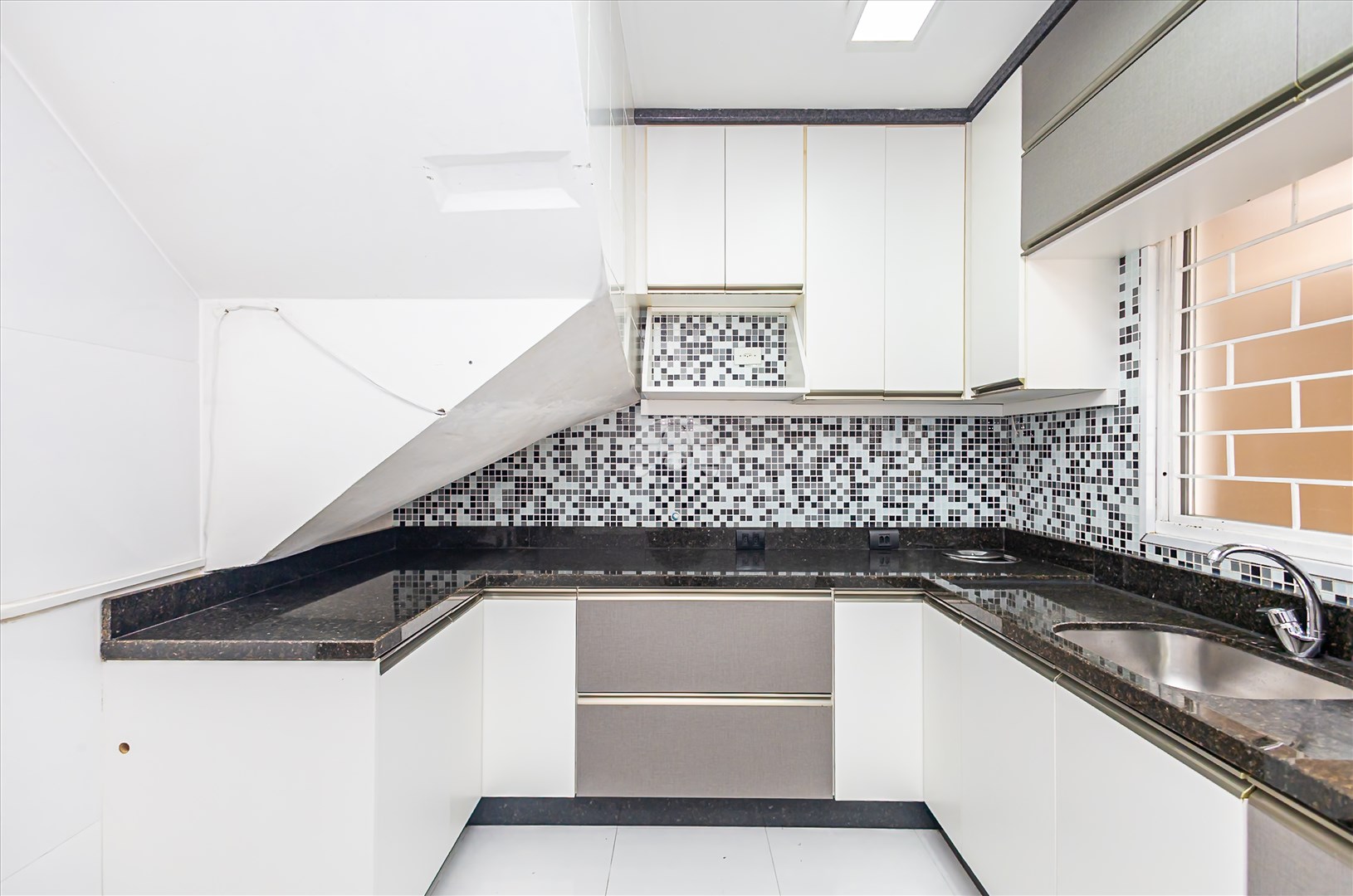 Casa à venda em Boa Vista, Curitiba — GOMES CONSULTOR IMOBILIARIO LTDA.