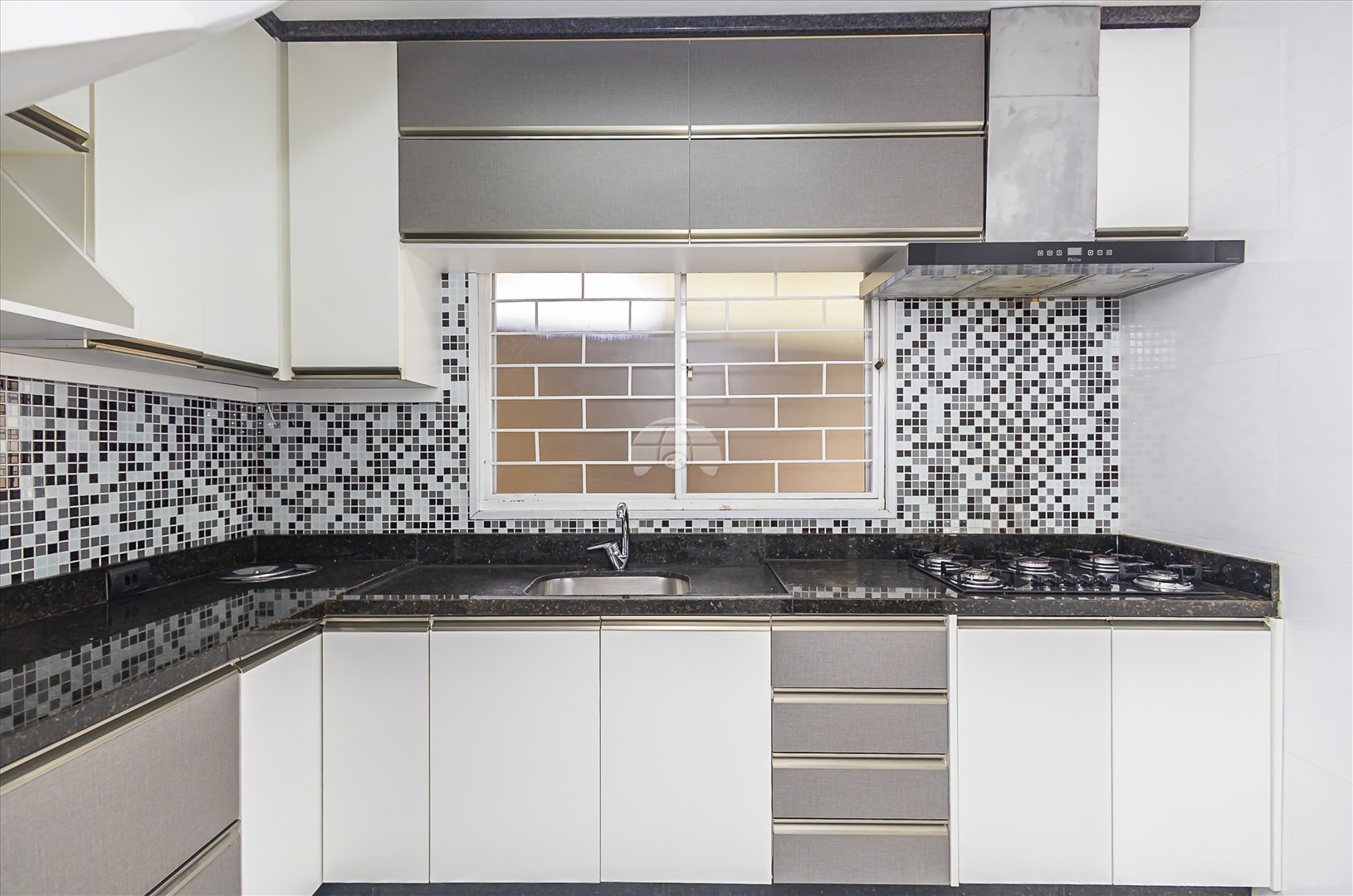 Casa à venda em Boa Vista, Curitiba — GOMES CONSULTOR IMOBILIARIO LTDA.