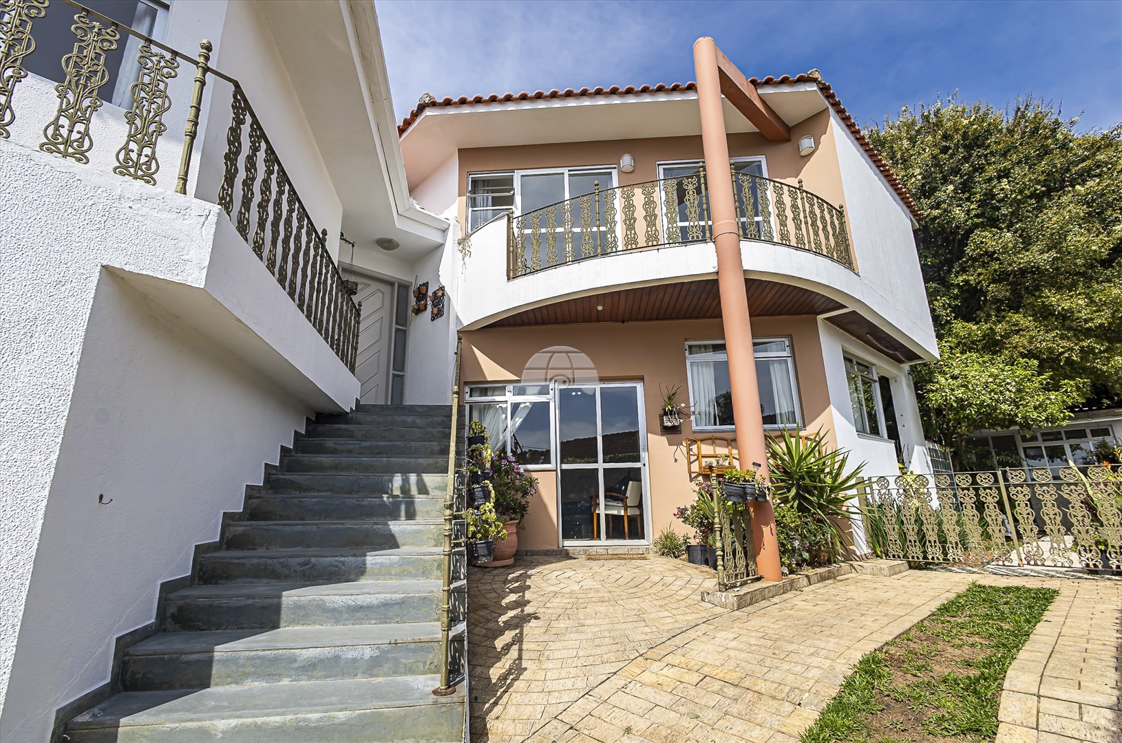 Casa à venda em Vista Alegre, Curitiba — Portal Chave Fácil