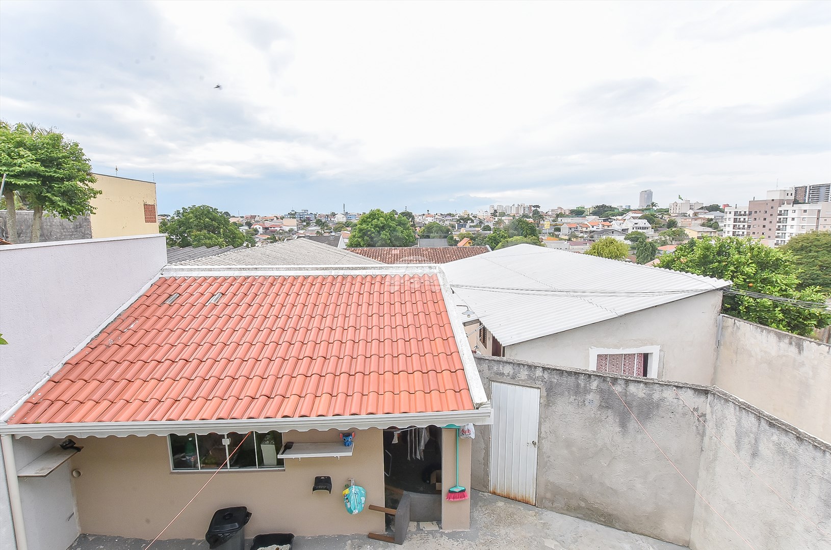 Casa à venda em Capão Raso, Curitiba — Galvão Vendas - Imóveis a venda em Curitiba