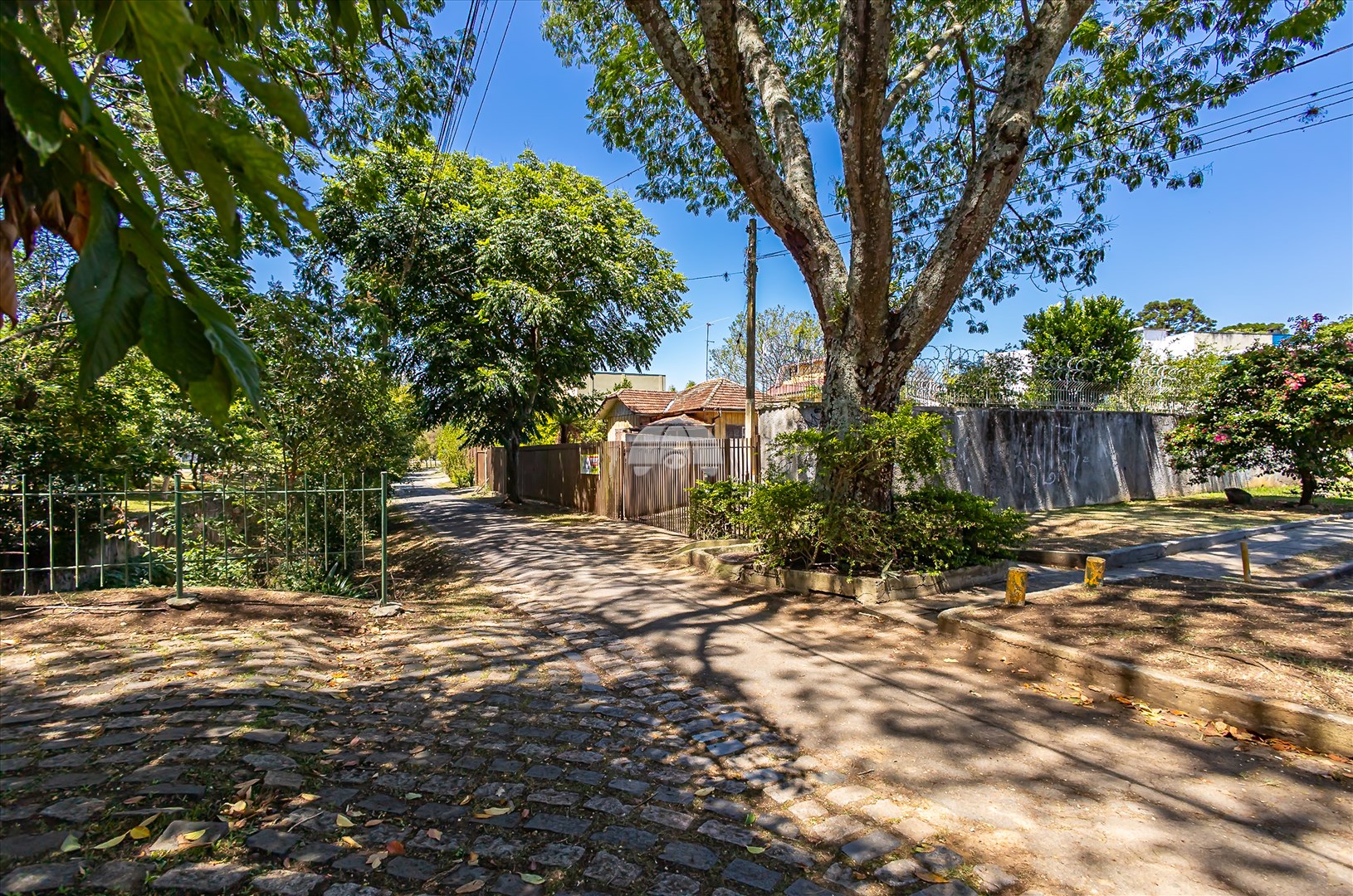 Terreno/Área à venda em Centro Cívico, Curitiba — Imobiliária Razão