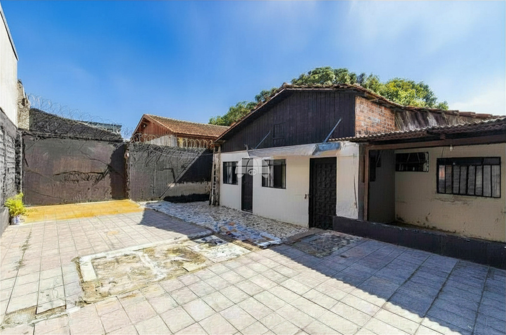 Terreno/Área à venda em Cajuru, Curitiba — Imobiliária Andrade