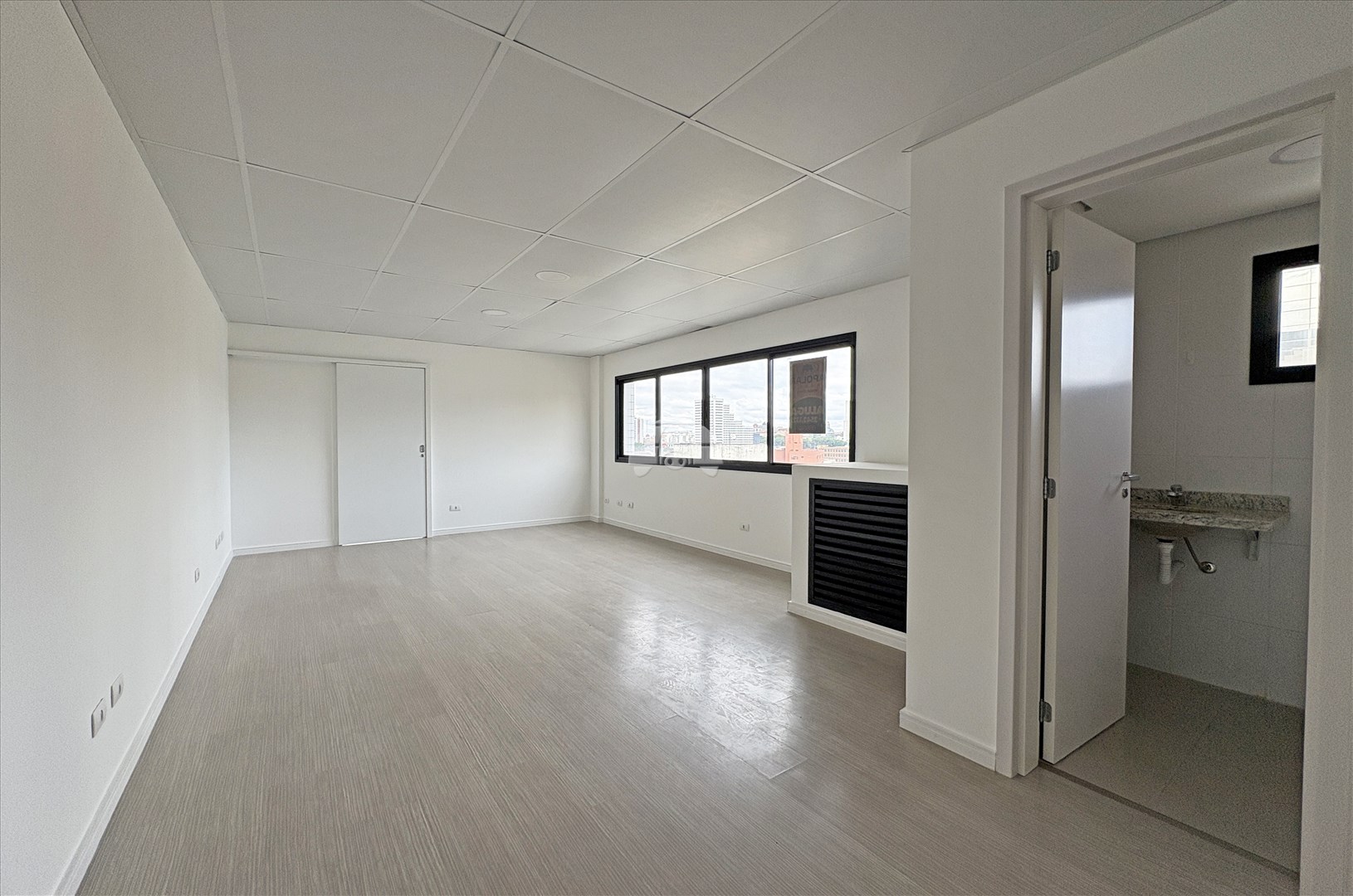 Sala/Conjunto Comercial para alugar em Centro, Curitiba — Portal Chave Fácil