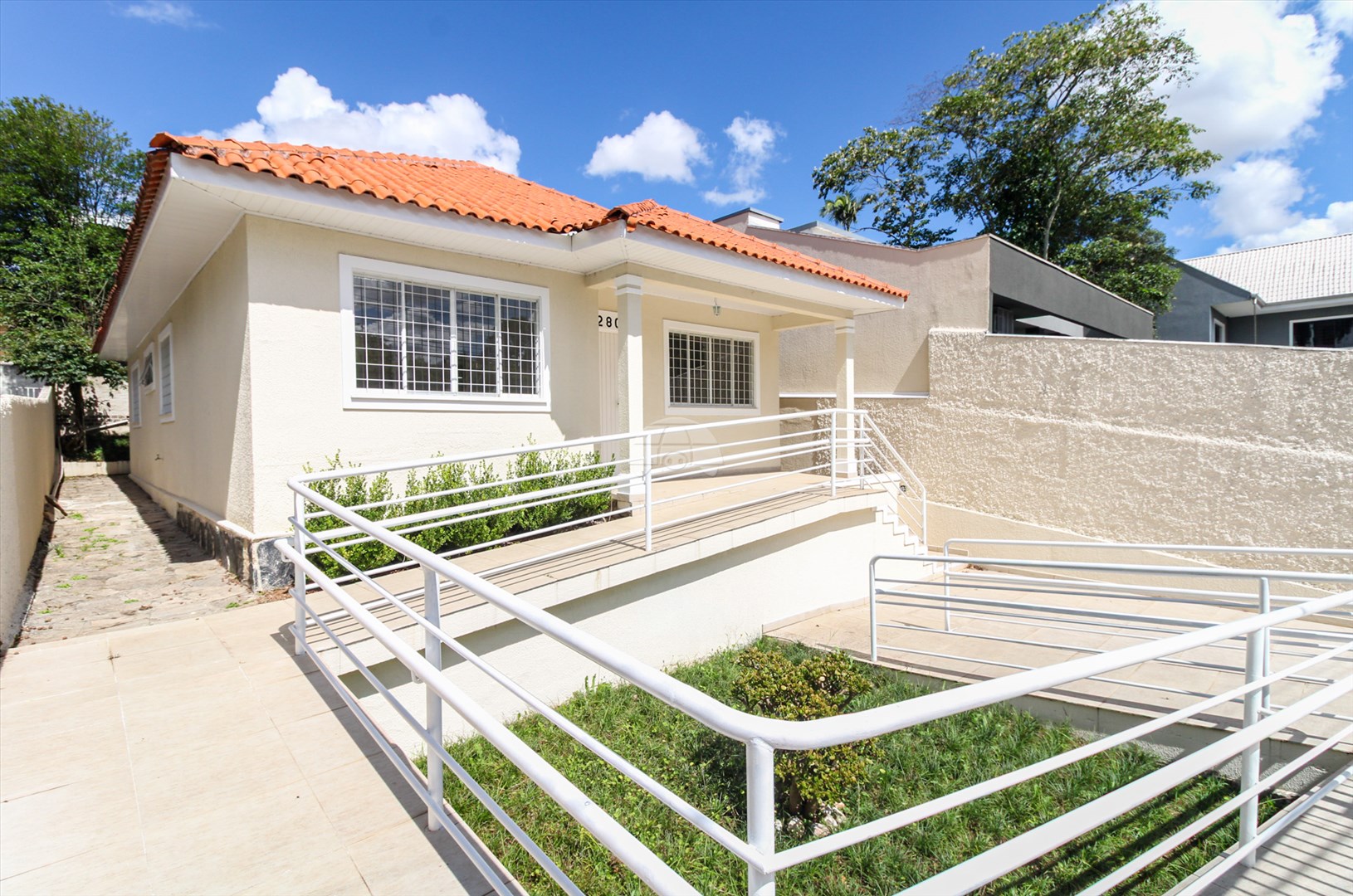 Casa para alugar em Hugo Lange, Curitiba — Portal Chave Fácil