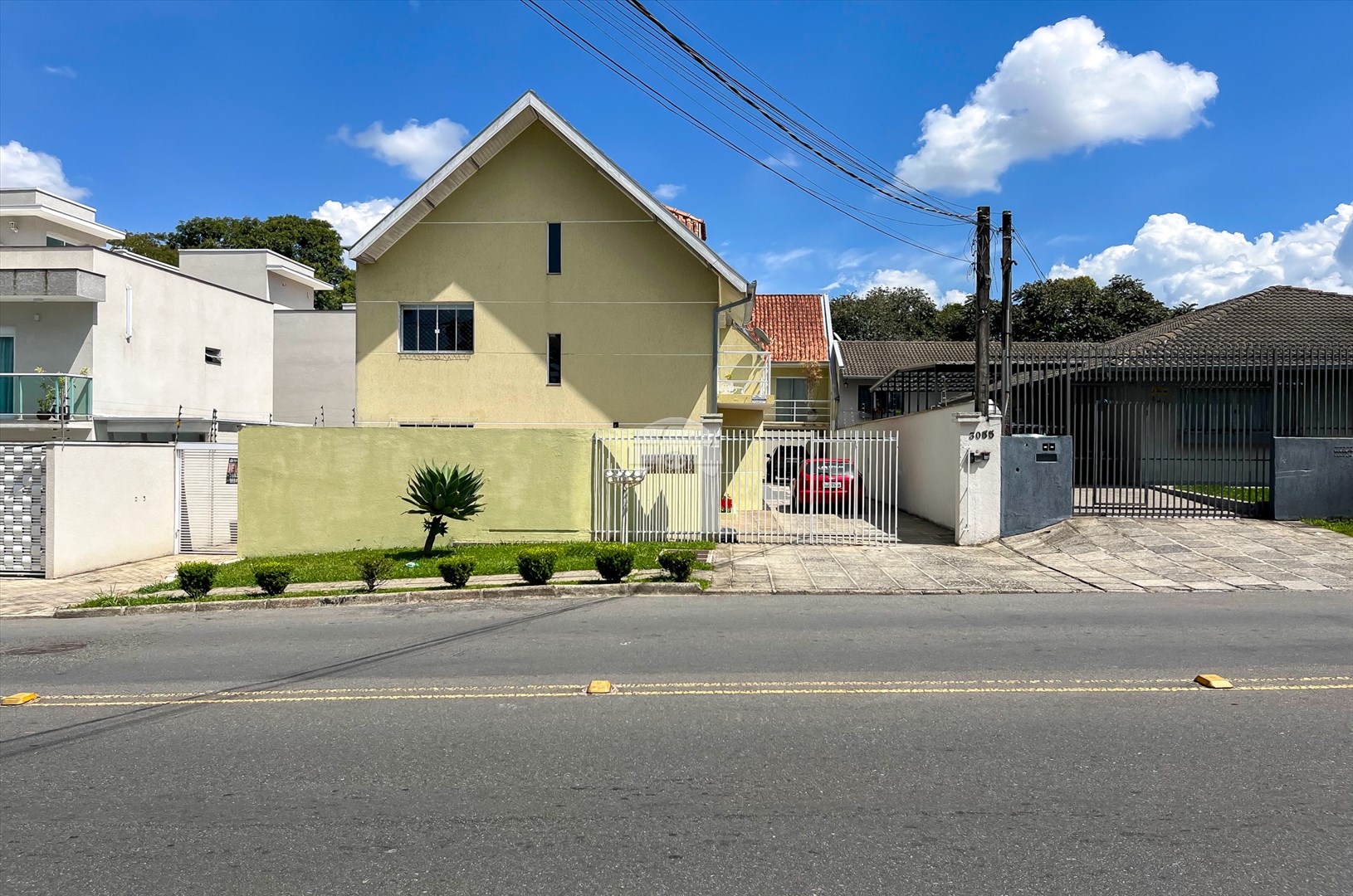 Sobrado para alugar em Santa Cândida, Curitiba — Portal Chave Fácil