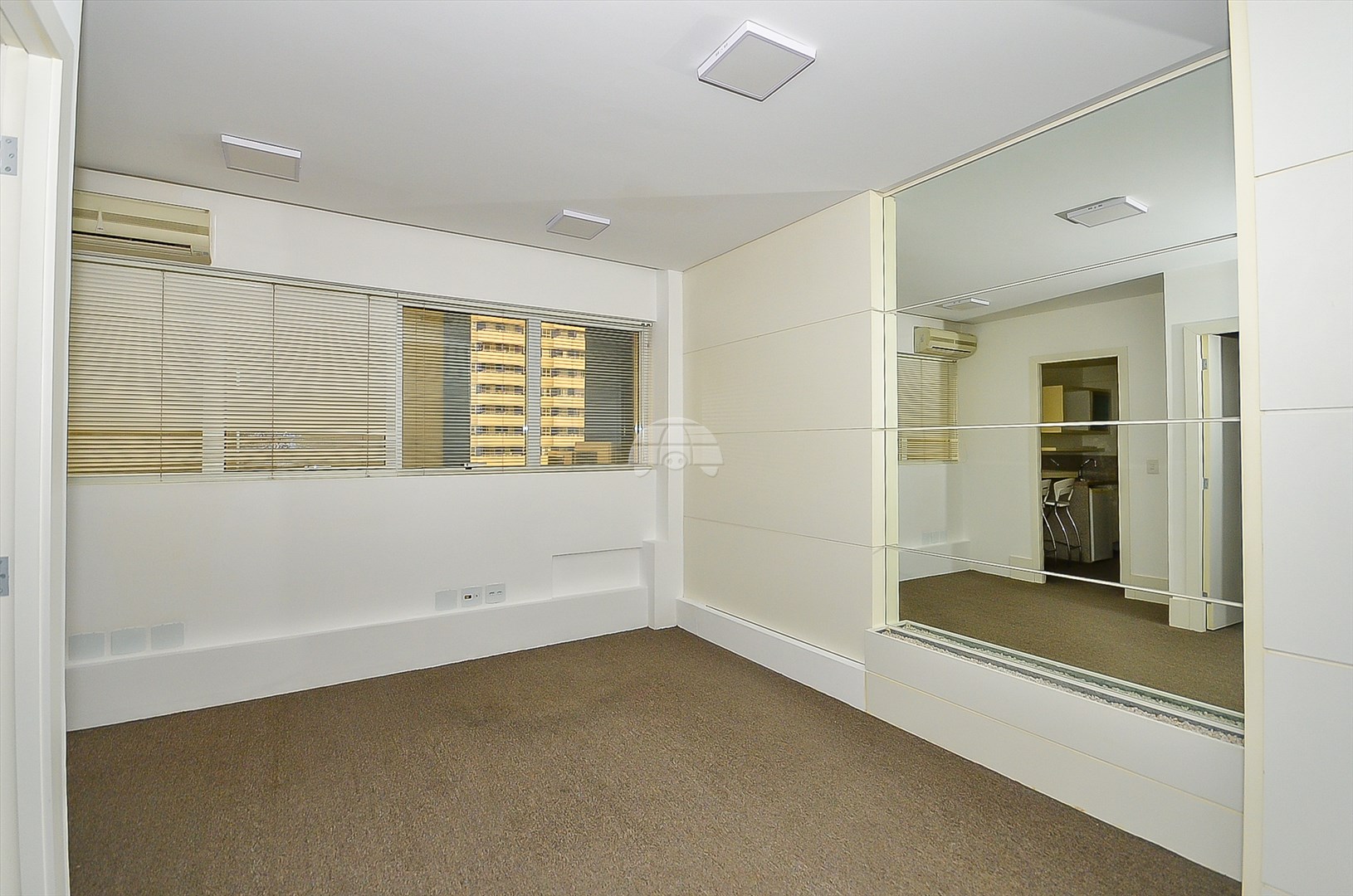 Sala/Conjunto Comercial à venda em Centro, Curitiba — Toyo Imóveis - Curitiba/PR