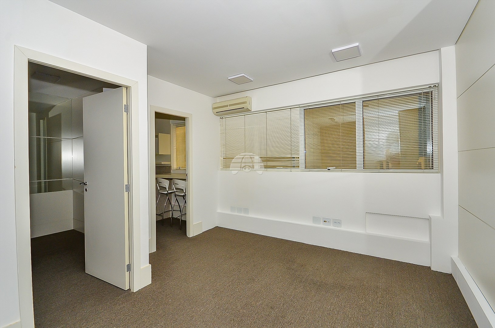 Sala/Conjunto Comercial à venda em Centro, Curitiba — Toyo Imóveis - Curitiba/PR