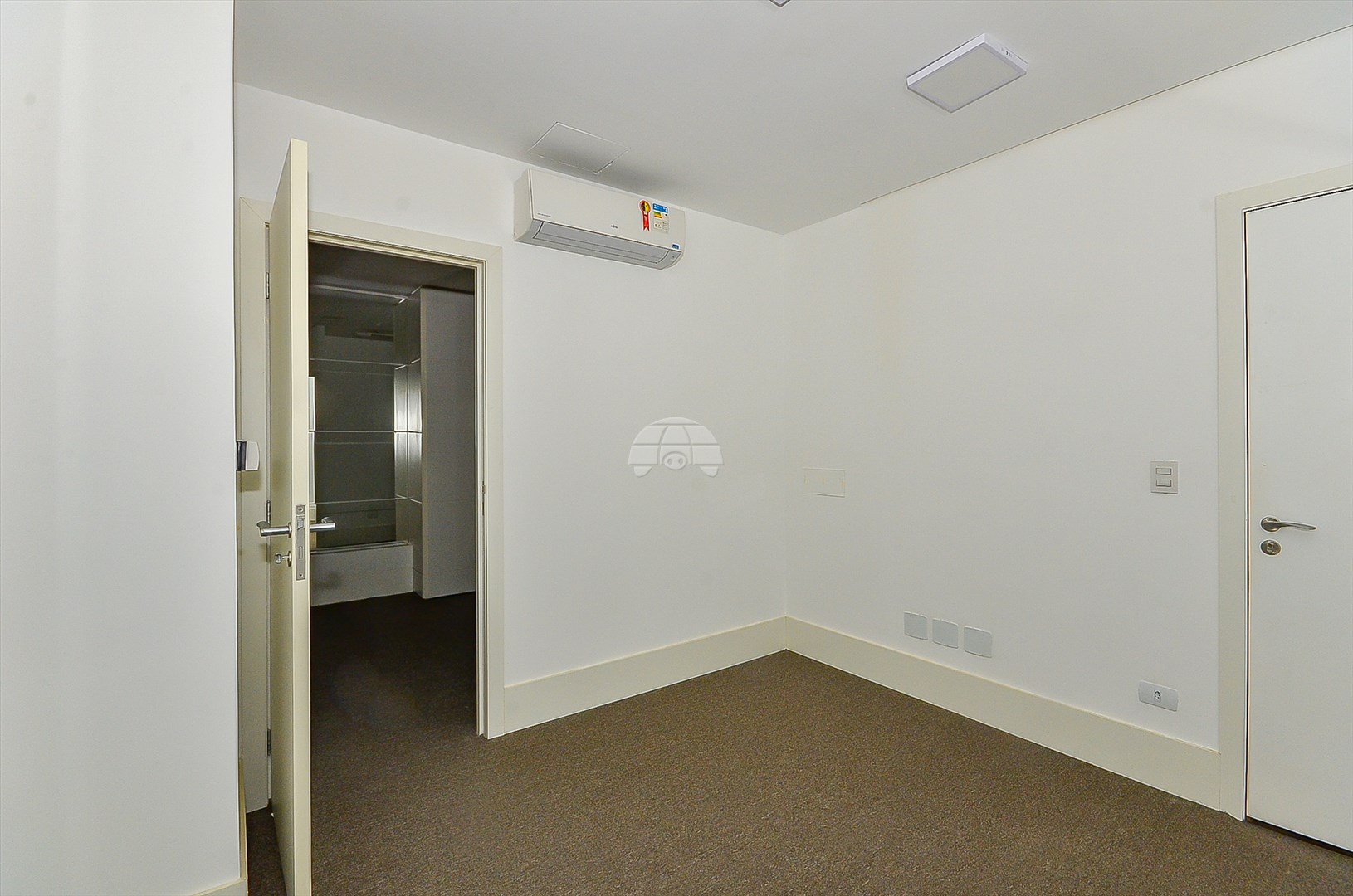 Sala/Conjunto Comercial à venda em Centro, Curitiba — Toyo Imóveis - Curitiba/PR