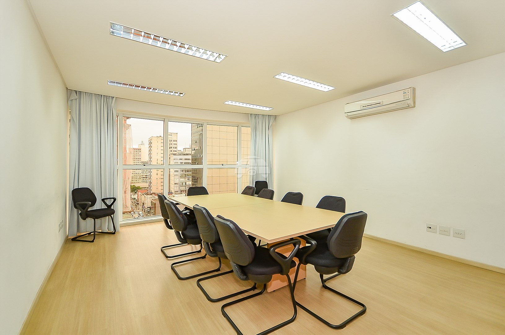 Sala/Conjunto Comercial à venda em Centro, Curitiba — Toyo Imóveis - Curitiba/PR