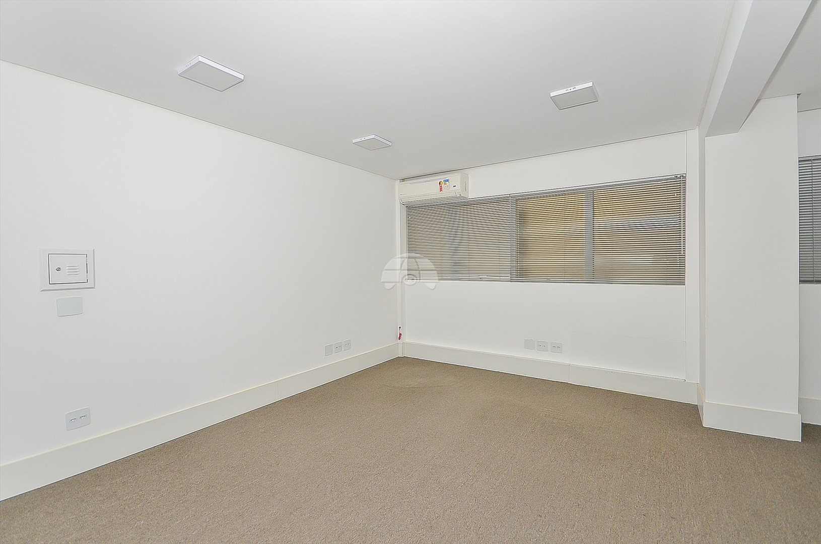 Sala/Conjunto Comercial à venda em Centro, Curitiba — Toyo Imóveis - Curitiba/PR