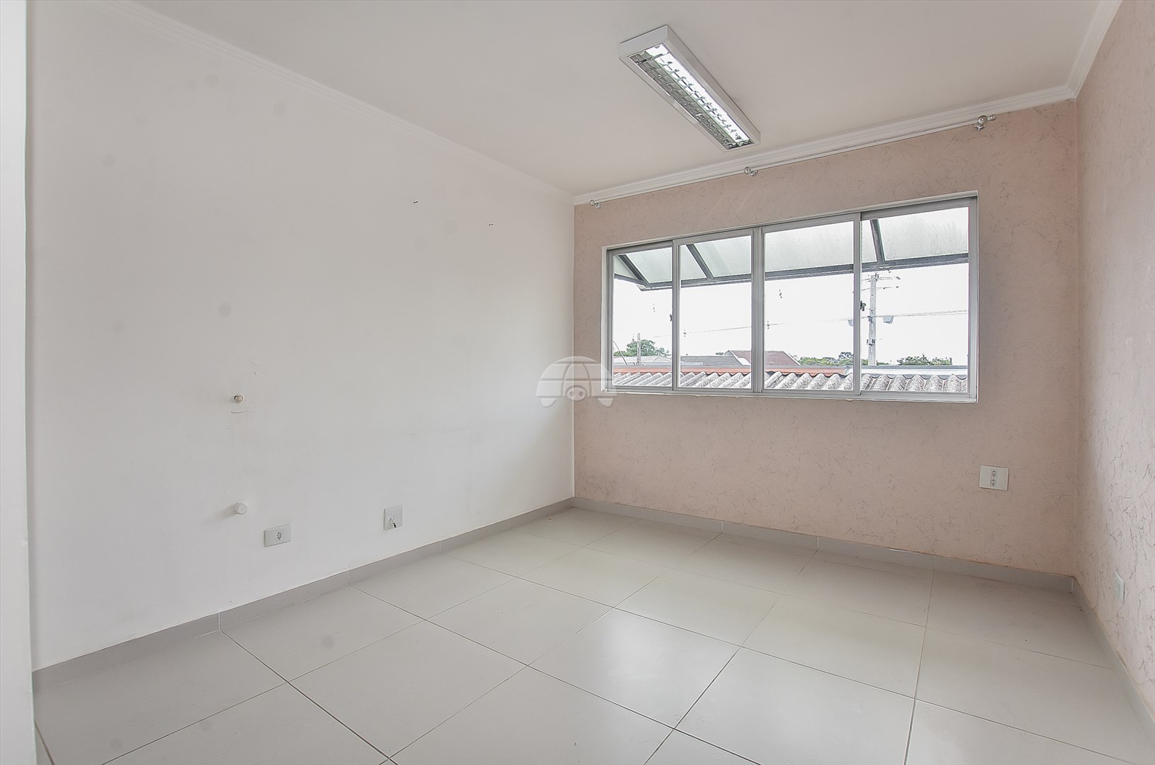 Sala/Conjunto Comercial à venda em Capão Raso, Curitiba — Portal Chave Fácil