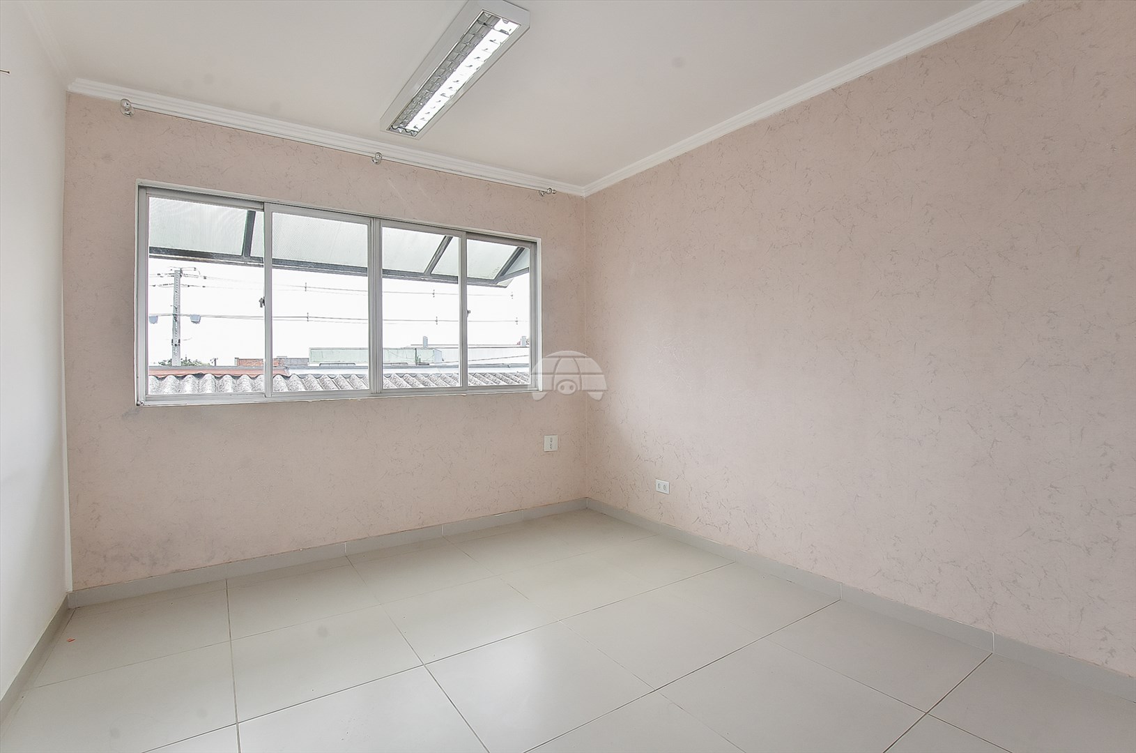 Sala/Conjunto Comercial à venda em Capão Raso, Curitiba — Portal Chave Fácil