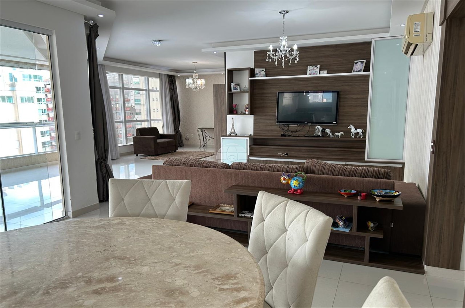 Apartamento à venda em Meia Praia, Itapema — Portal Chave Fácil