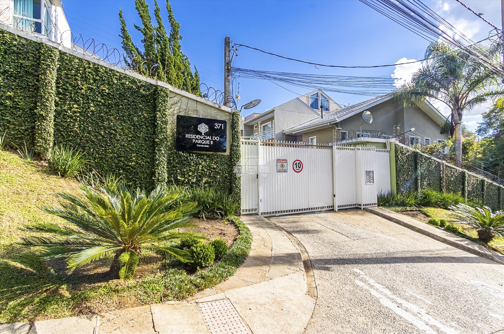 Casa à venda em Cachoeira, Curitiba — Portal Chave Fácil