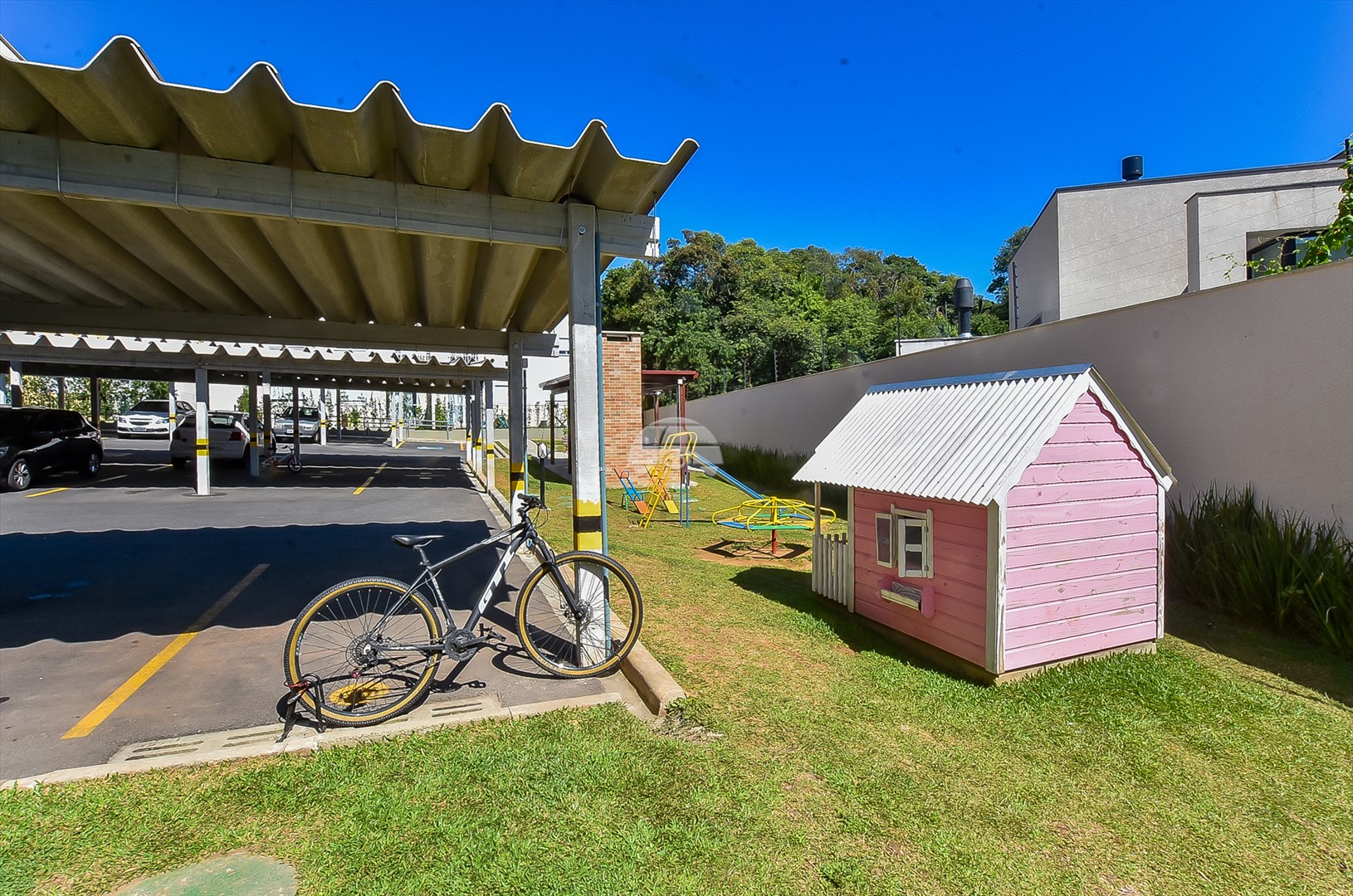 Apartamento à venda em Campo Comprido, Curitiba — UNA