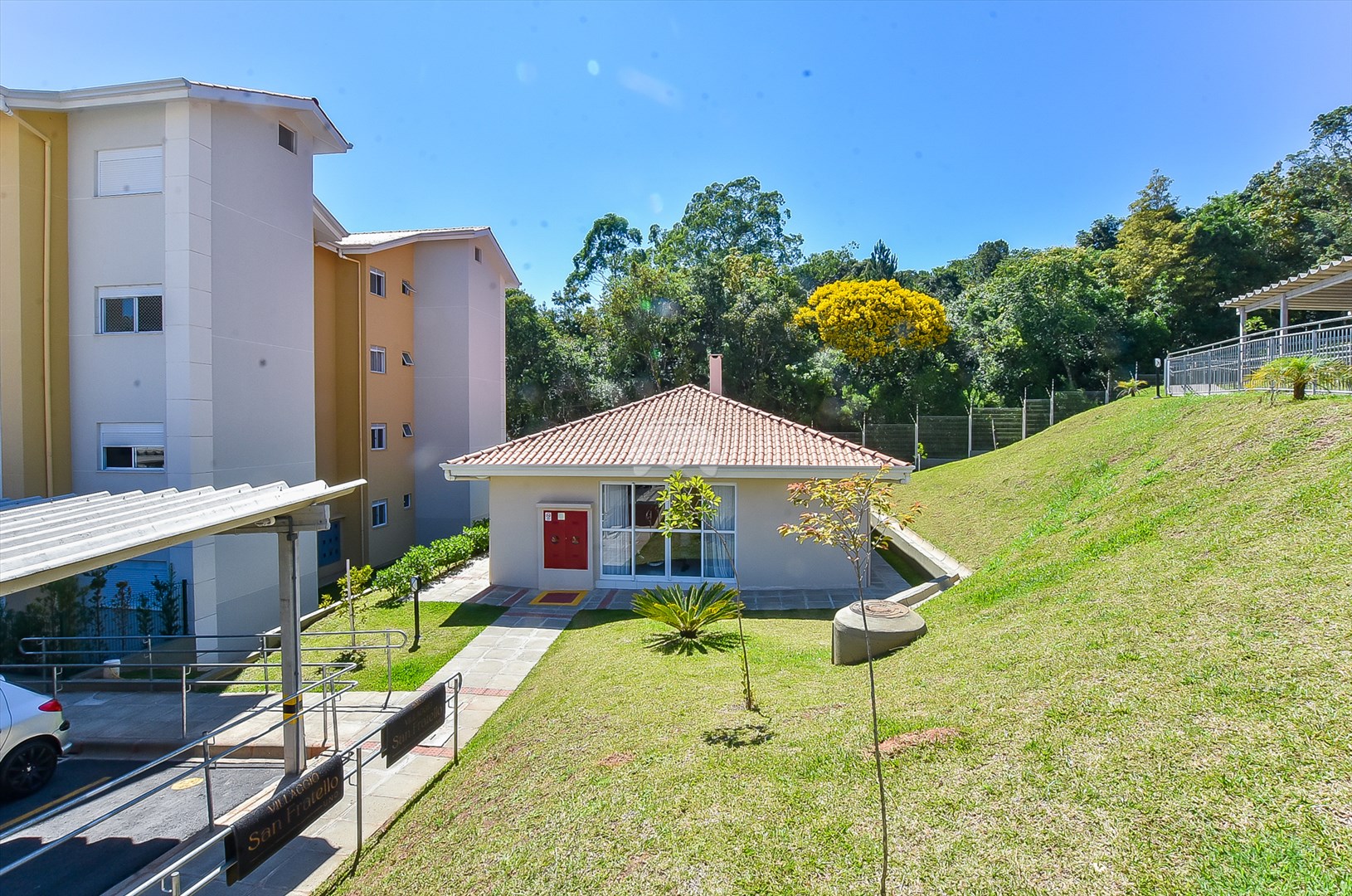 Apartamento à venda em Campo Comprido, Curitiba — UNA