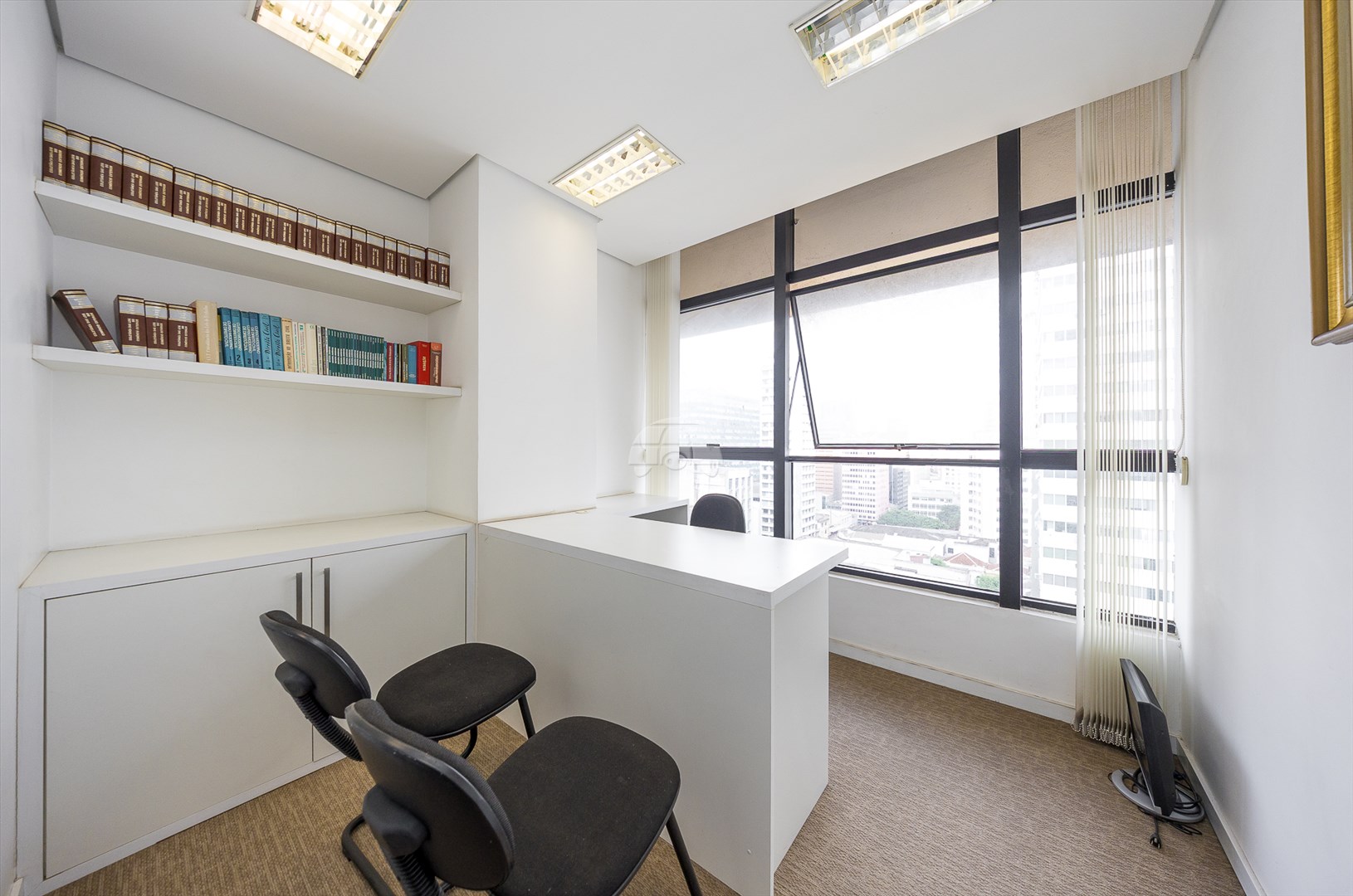 Sala/Conjunto Comercial à venda em Centro, Curitiba — MAFI ADMINISTRADORA DE IMOVEIS LTDA