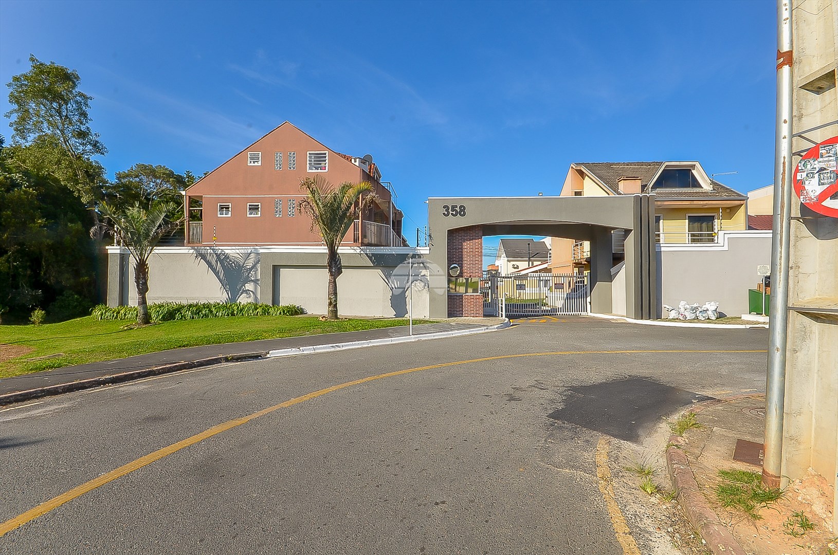 Casa à venda em Cachoeira, Curitiba — Portal Chave Fácil
