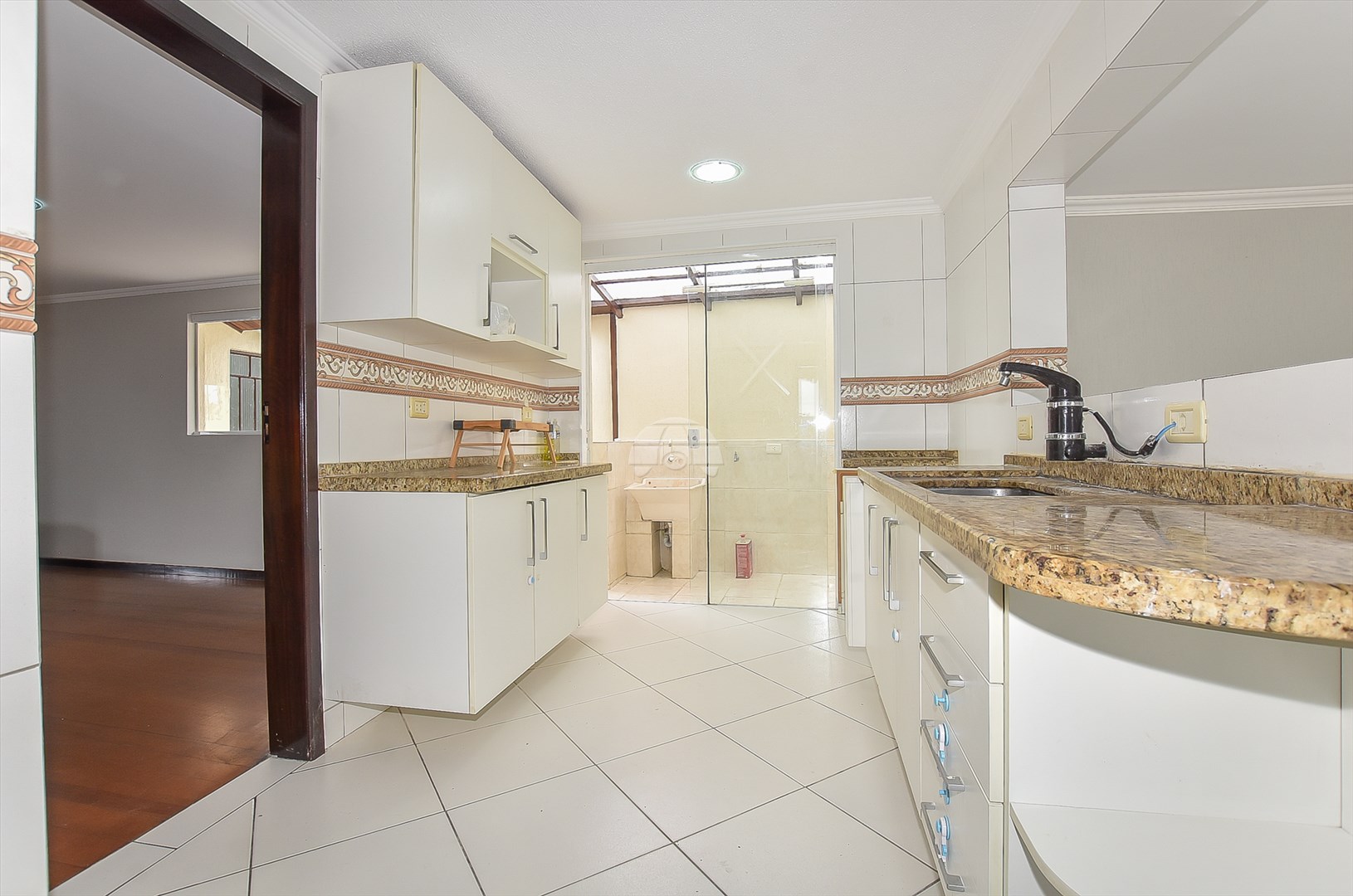 Casa à venda em Capão Raso, Curitiba — Galvão Vendas - Imóveis a venda em Curitiba