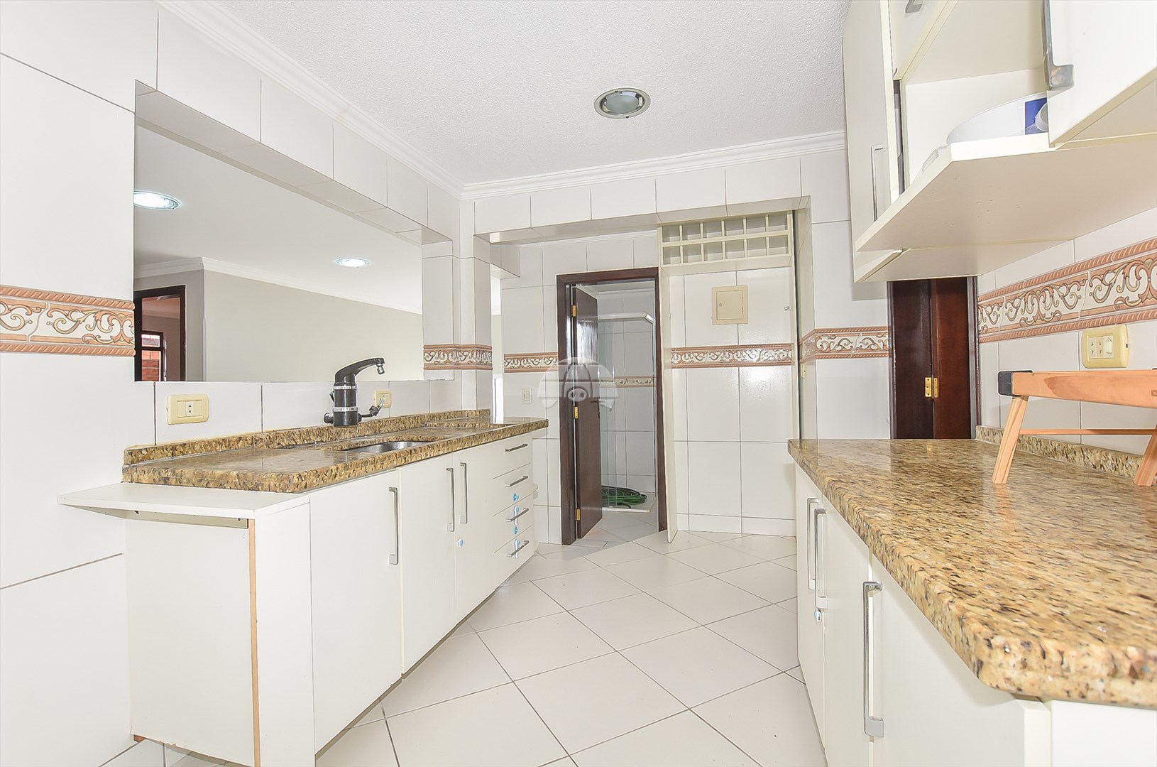 Casa à venda em Capão Raso, Curitiba — Galvão Vendas - Imóveis a venda em Curitiba