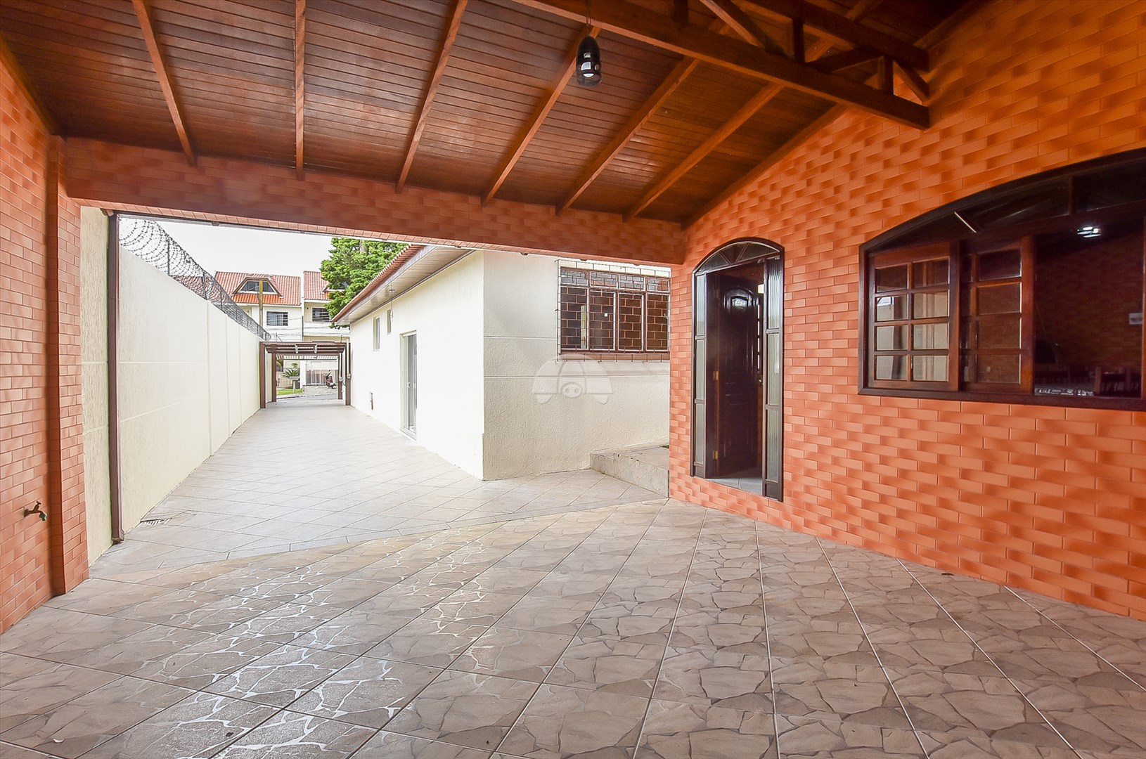Casa à venda em Capão Raso, Curitiba — Galvão Vendas - Imóveis a venda em Curitiba