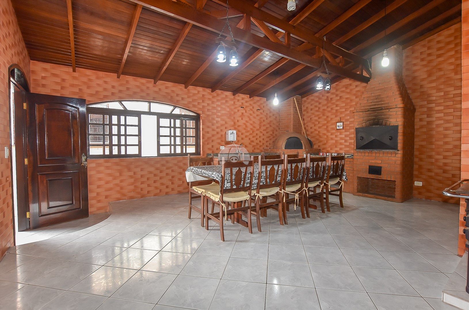 Casa à venda em Capão Raso, Curitiba — Galvão Vendas - Imóveis a venda em Curitiba