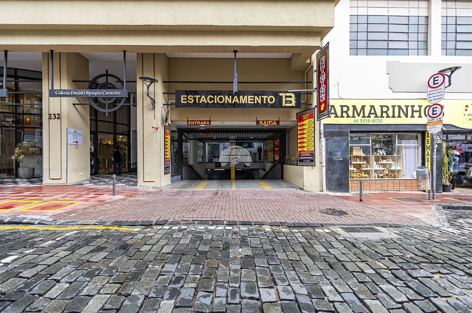 Casa à venda em Centro, Curitiba — Portal Chave Fácil