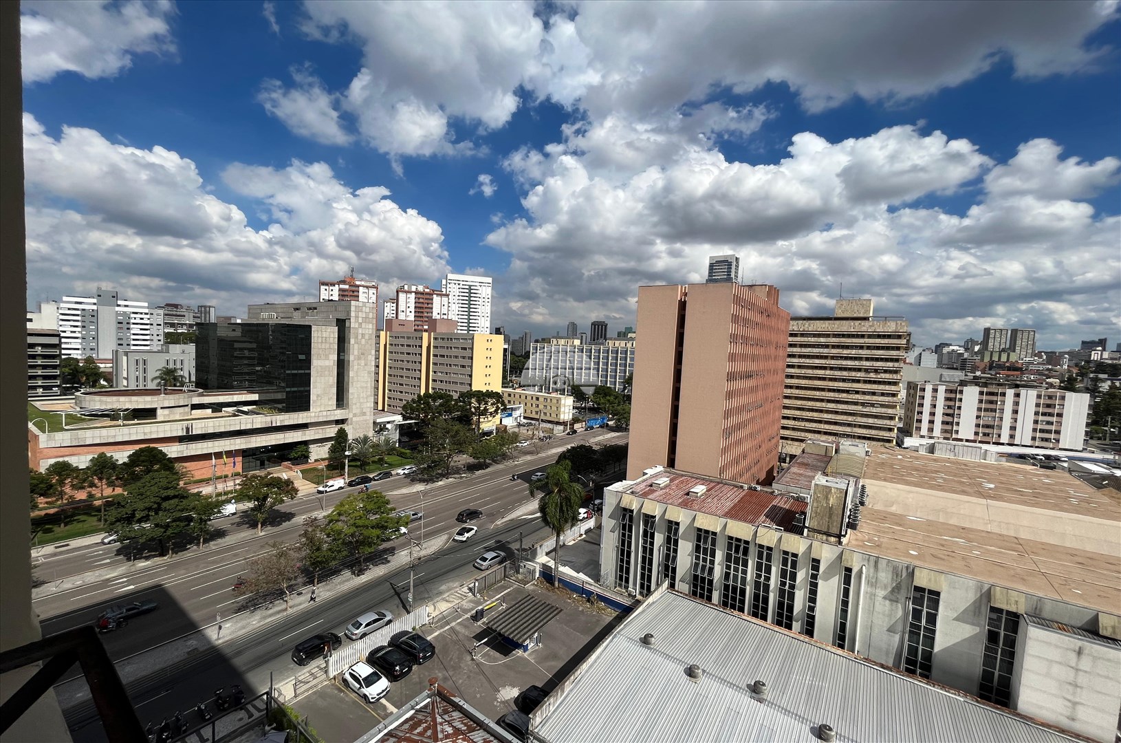 Sala/Conjunto Comercial para alugar em Centro Cívico, Curitiba — Toyo Imóveis - Curitiba/PR