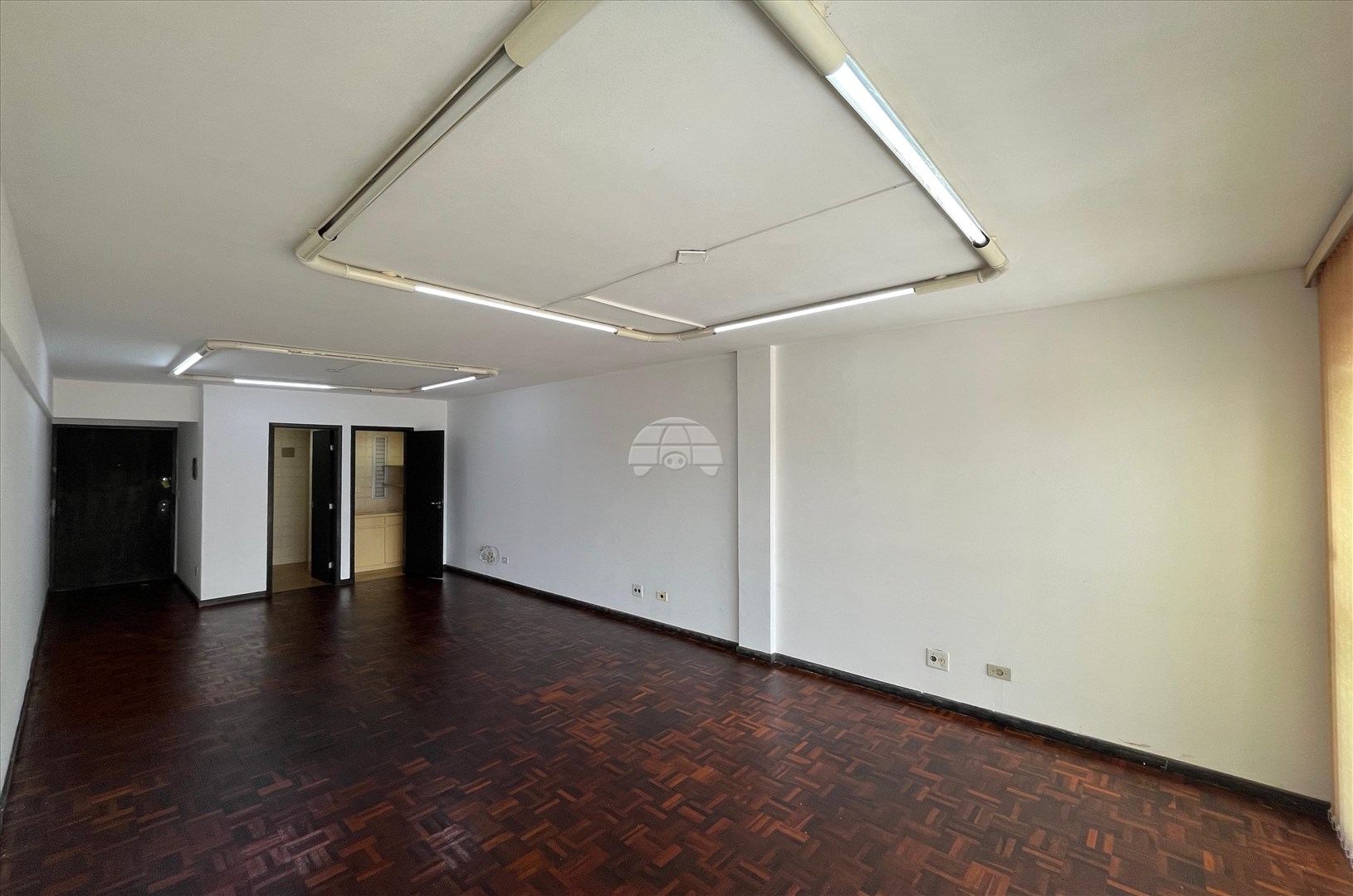 Sala/Conjunto Comercial para alugar em Centro Cívico, Curitiba — Toyo Imóveis - Curitiba/PR