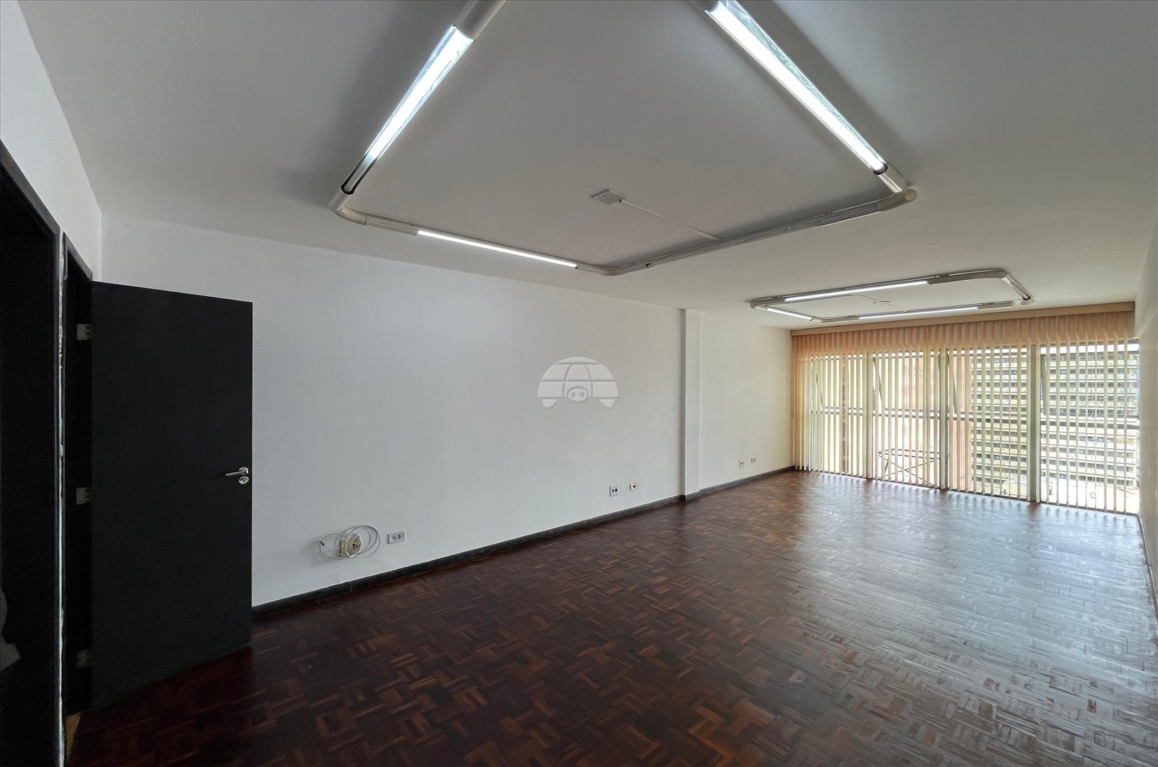 Sala/Conjunto Comercial para alugar em Centro Cívico, Curitiba — Toyo Imóveis - Curitiba/PR