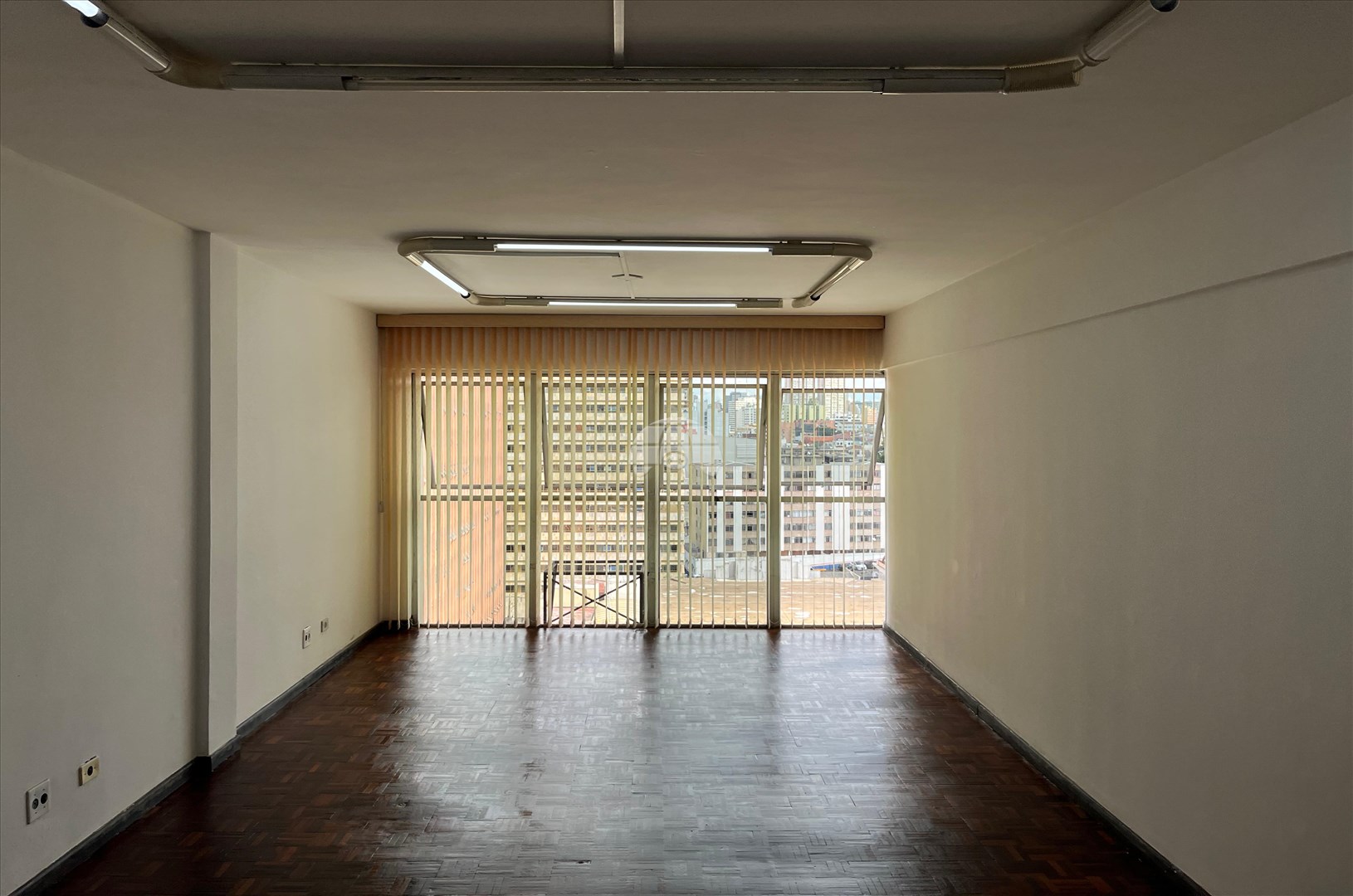 Sala/Conjunto Comercial para alugar em Centro Cívico, Curitiba — Toyo Imóveis - Curitiba/PR