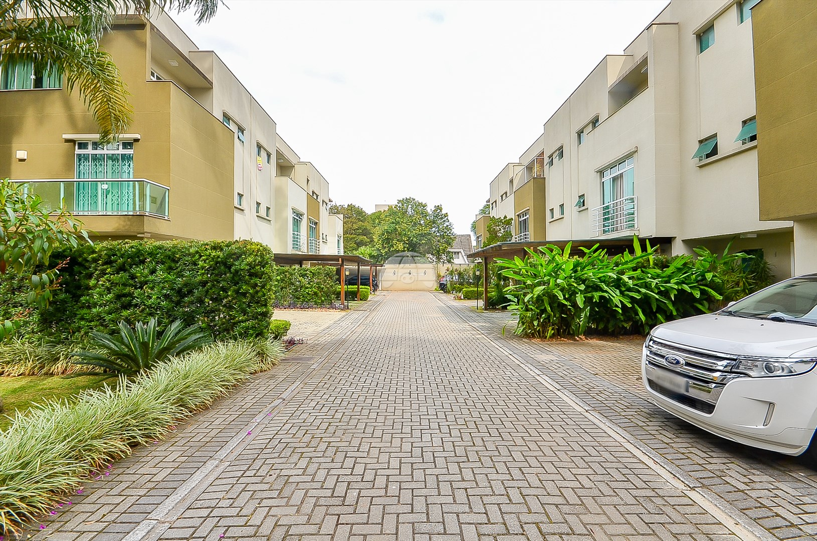 Casa à venda em Jardim Social, Curitiba — Imobiliária Andrade