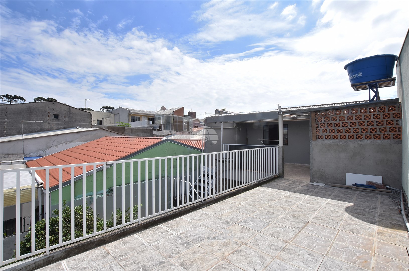Casa à venda em Pinheirinho, Curitiba — Imobiliária Andrade