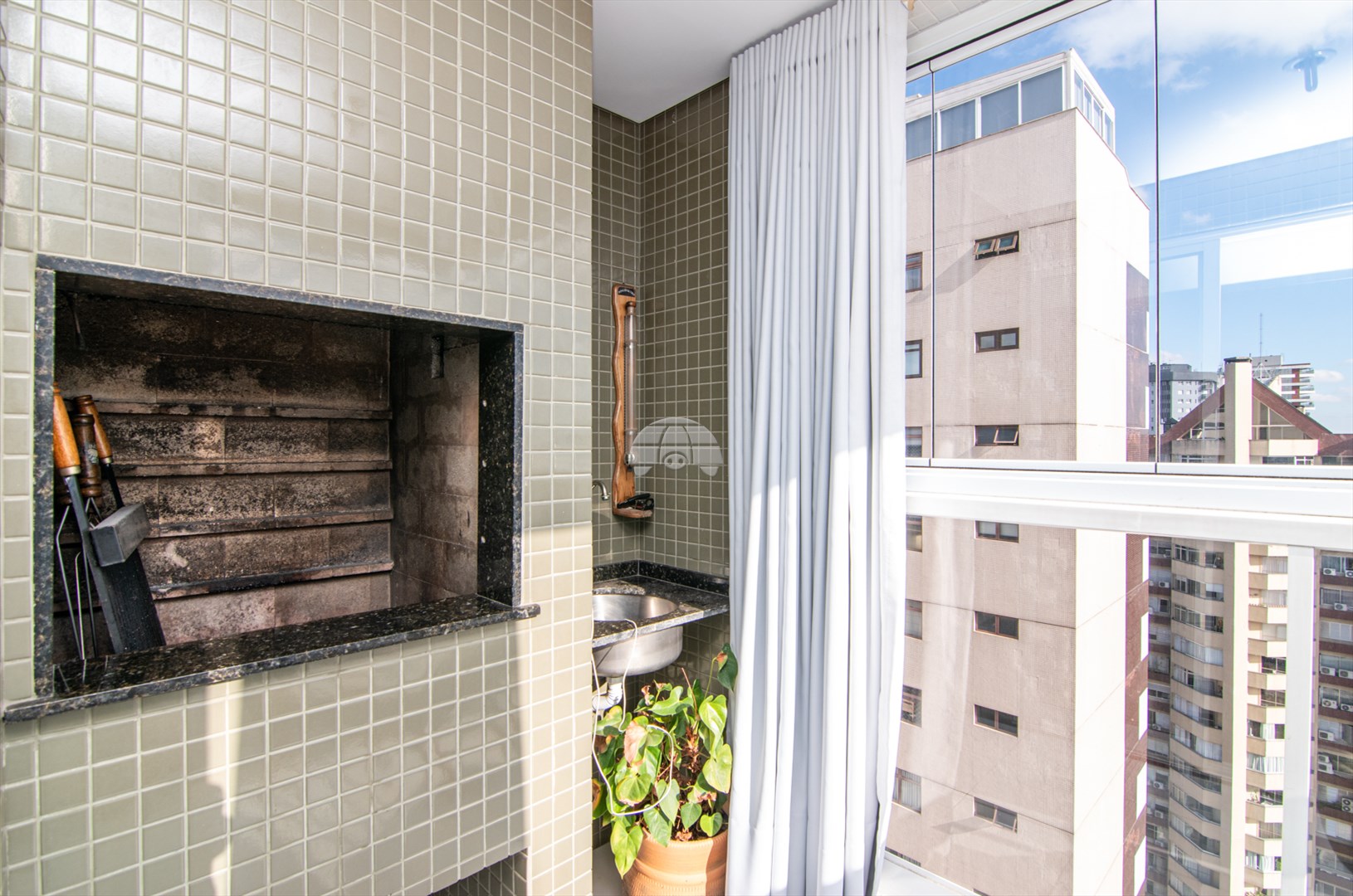 Apartamento à venda em Cabral, Curitiba — Imobiliária Razão